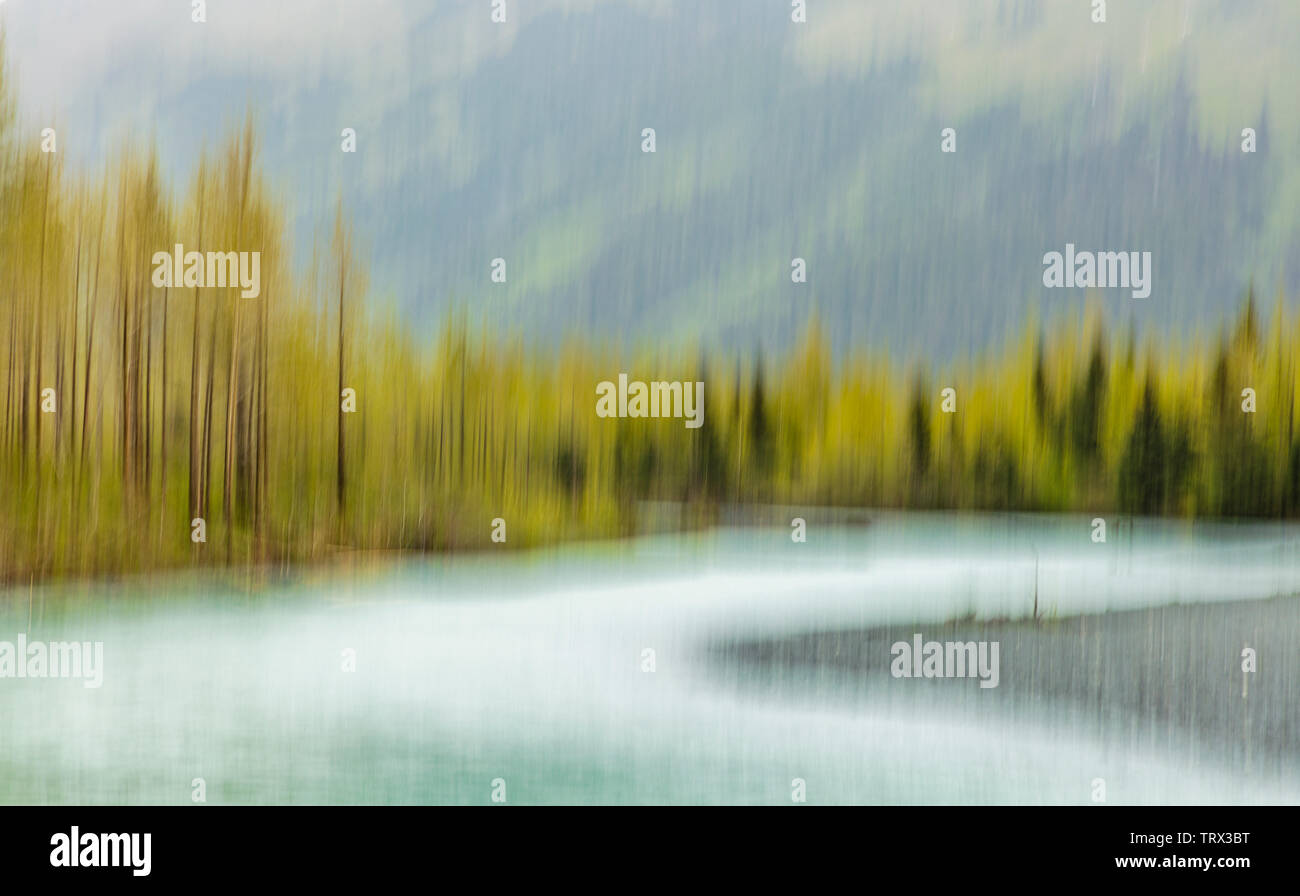 In der Kamera integrierter Motion Blur von Portage Creek in der Chugach National Forest in Southcentral Alaska. Stockfoto