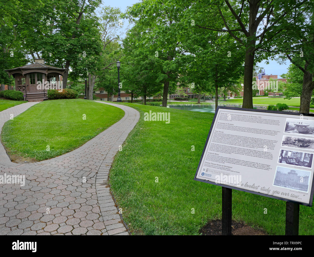 ELMIRA, NY, USA - Mai 2019: Mark Twains Frau war von Elmira, und die Studie, in der er mehrere Bücher schrieb, ist auf dem Campus der Elmira Col erhalten Stockfoto