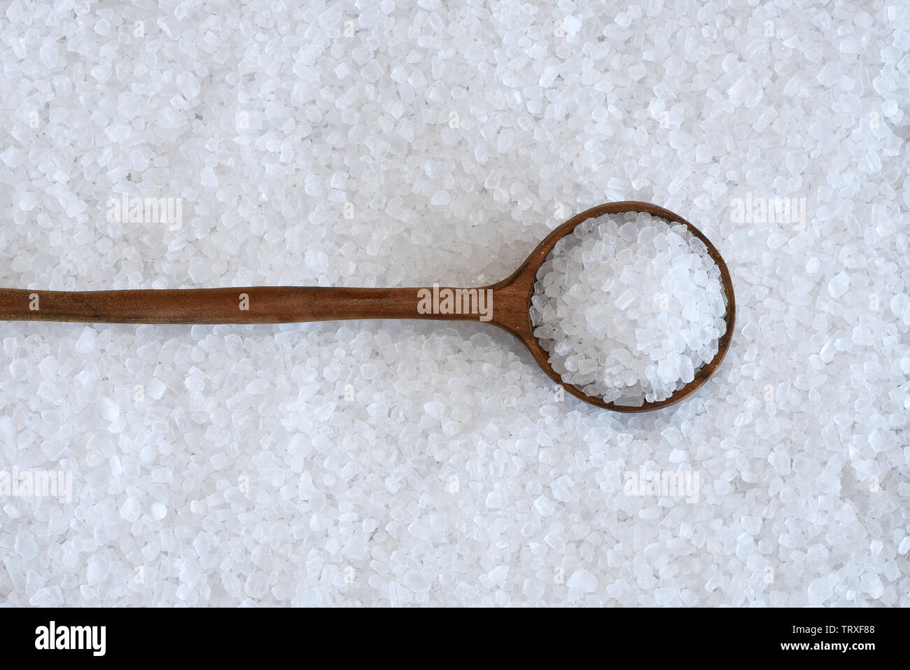 Geglättet grobes Meersalz schafft interessante Designs. Stockfoto