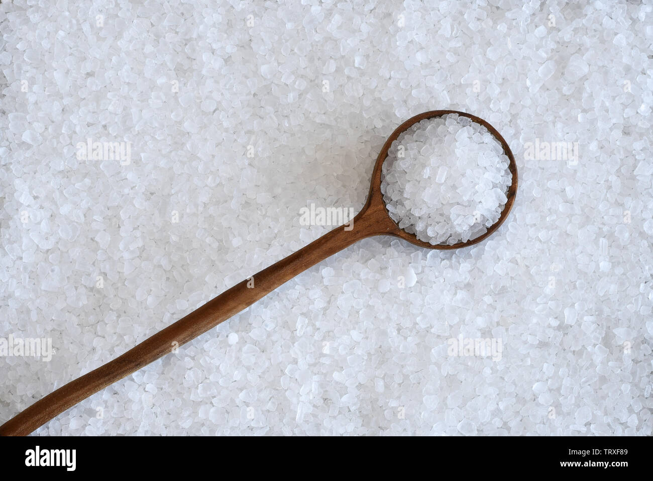 Geglättet grobes Meersalz schafft interessante Designs. Stockfoto