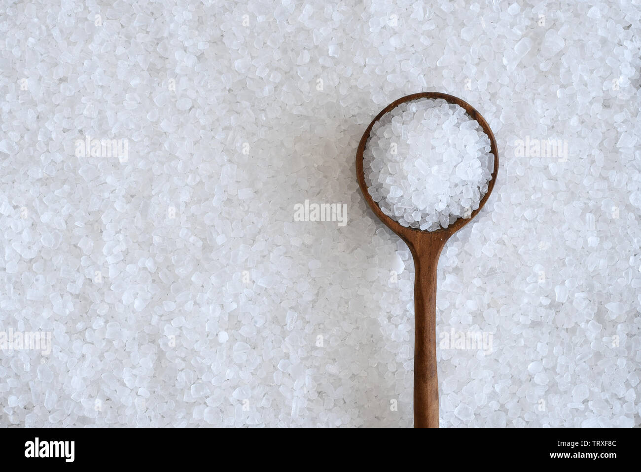 Geglättet grobes Meersalz schafft interessante Designs. Stockfoto