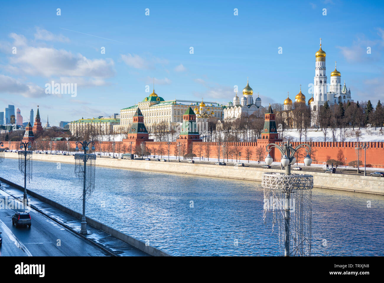 Moskau, Russland, 16., Februar, 2019. Blick auf den Fluss Moskwa in der Nähe des Kreml. Die moskva River ist ein Fluss im westlichen Russland. Stockfoto