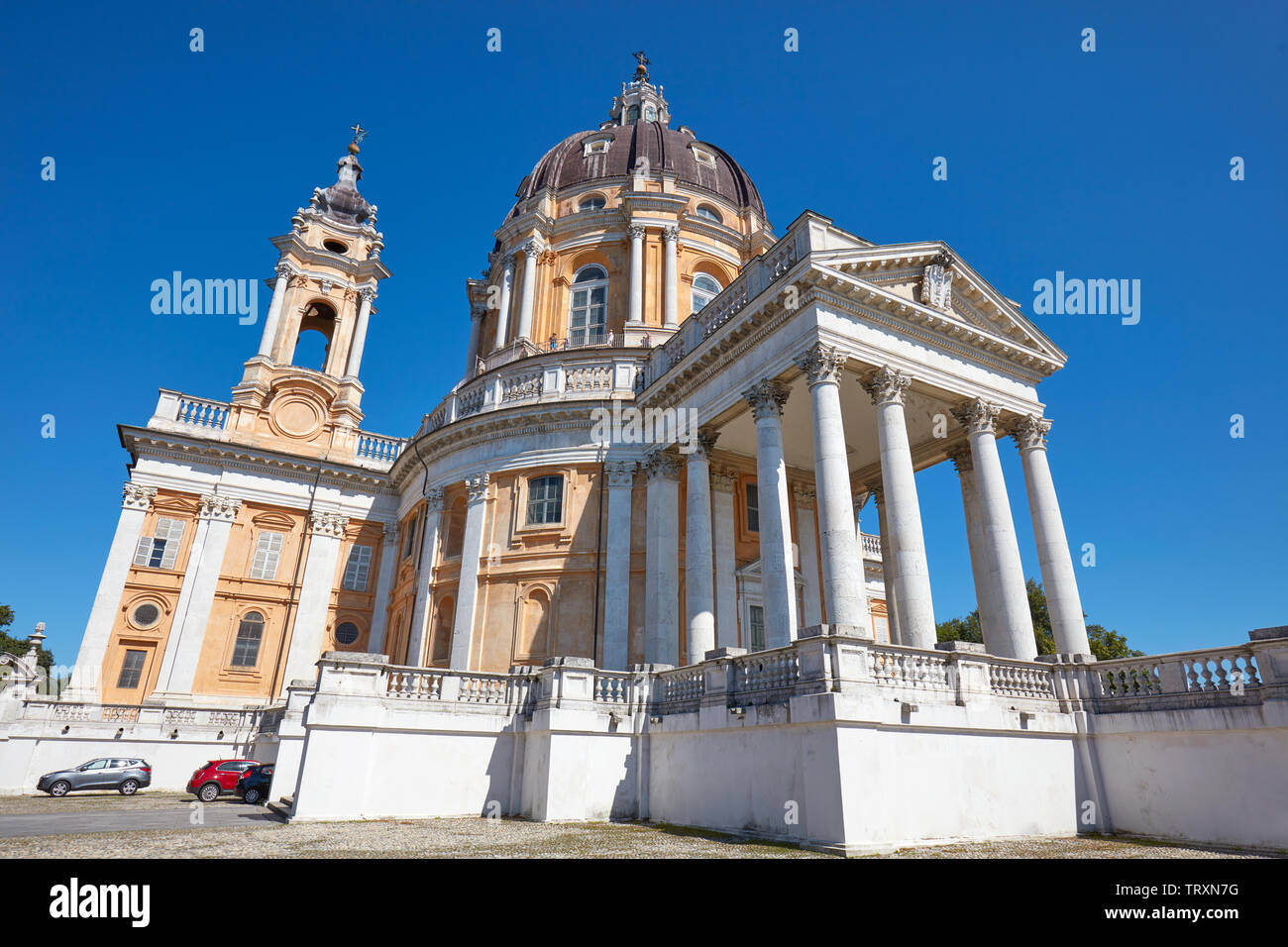 TURIN, Italien - 21 AUGUST 2017: Basilika Superga bei Turin Hügel an einem sonnigen Sommertag in Italien, Low Angle View Stockfoto