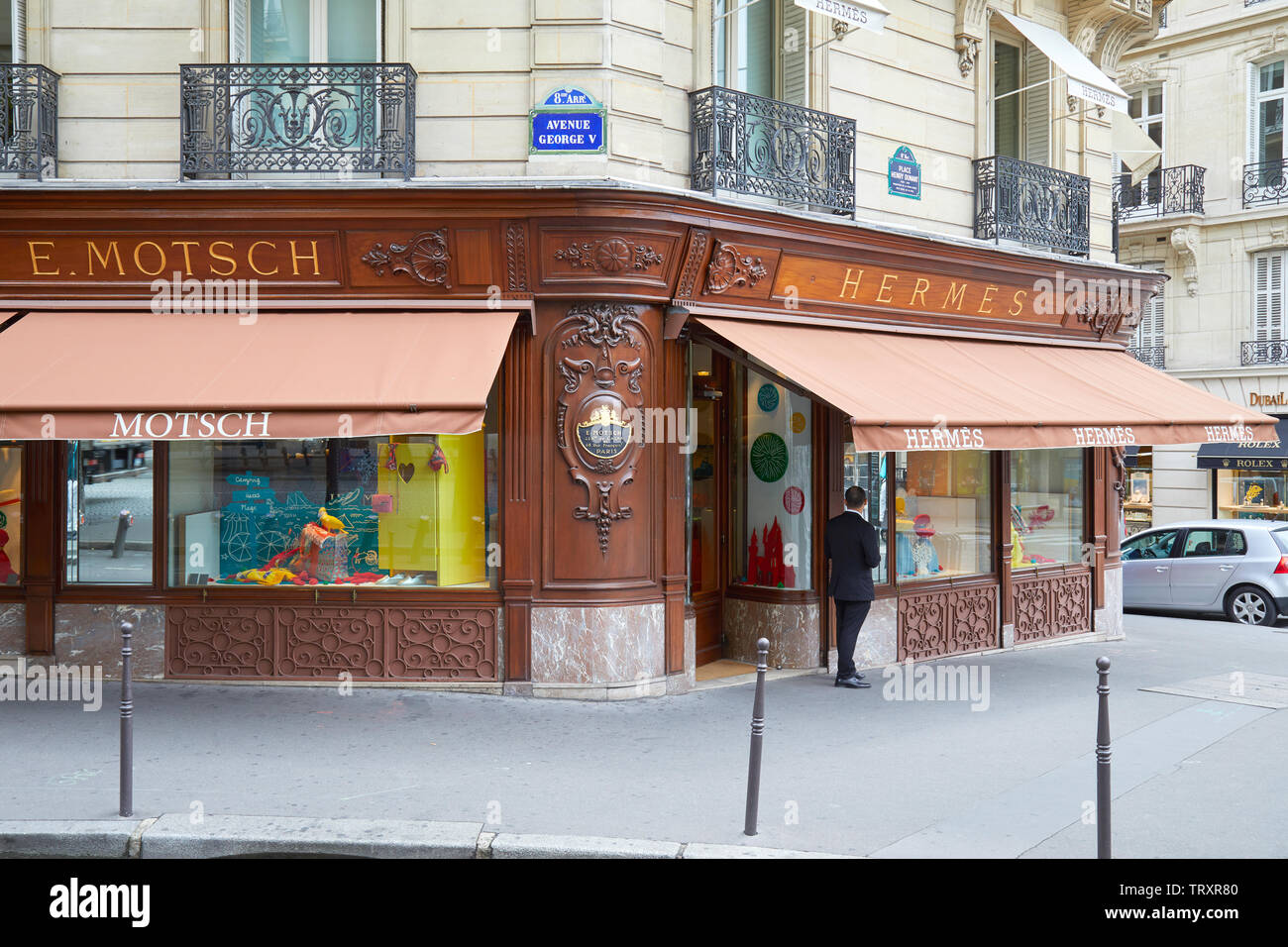 PARIS, Frankreich, 22. JULI 2017: Hermes fashion Luxus store in der Avenue George V in Paris, Frankreich. Stockfoto