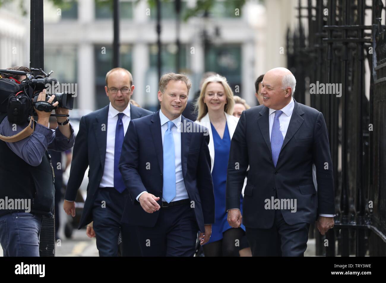 Bild zeigt: Boris Johnson Start Unterstützer kommen Grant Shapps mit Iain Duncan Smith und Liz Truss pic von Gavin Rodgers/Pixel 8000 Stockfoto