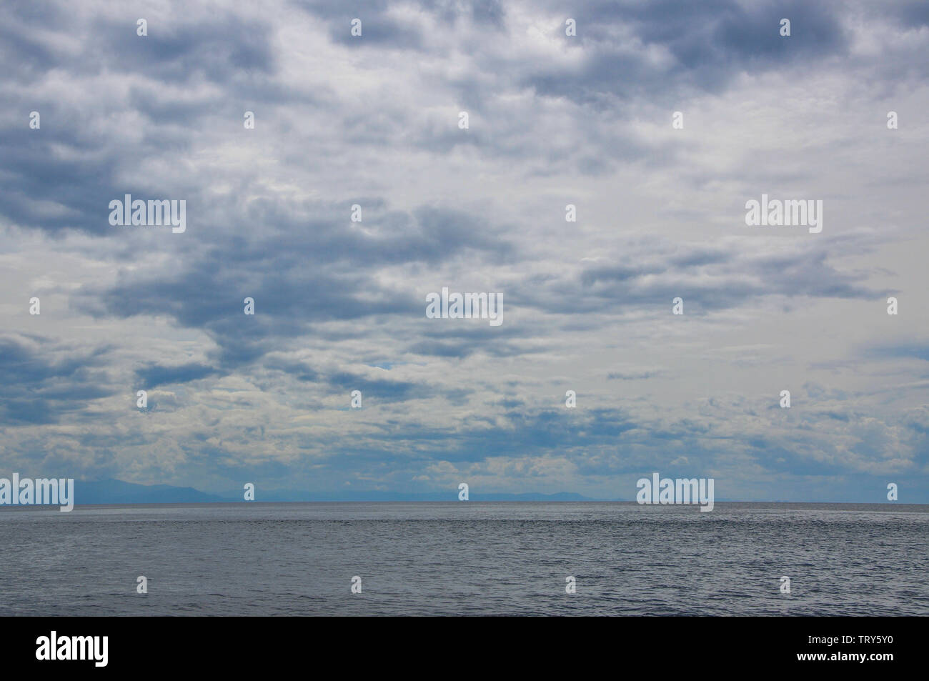Das blaue Meer und Himmel, sind wunderschön und charmant, die Menschen fühlen sich Art und komfortabel. Stockfoto