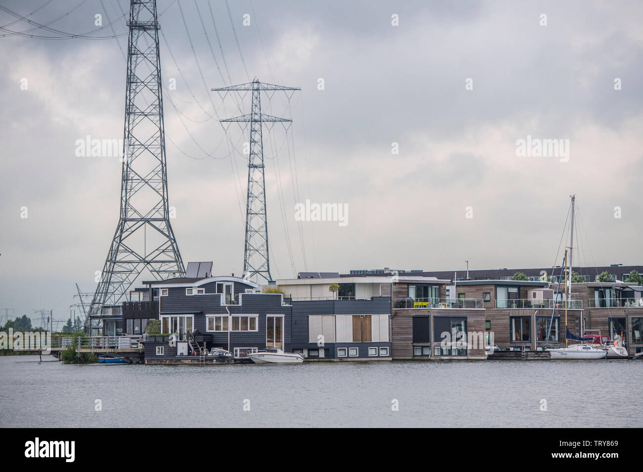 Amsterdam Osten Ijburg neu Bezirk im Osten von Amsterdam. Moderne Architektur, Hausboote, Apartments und Loft Häuser wurden gebaut. Stockfoto