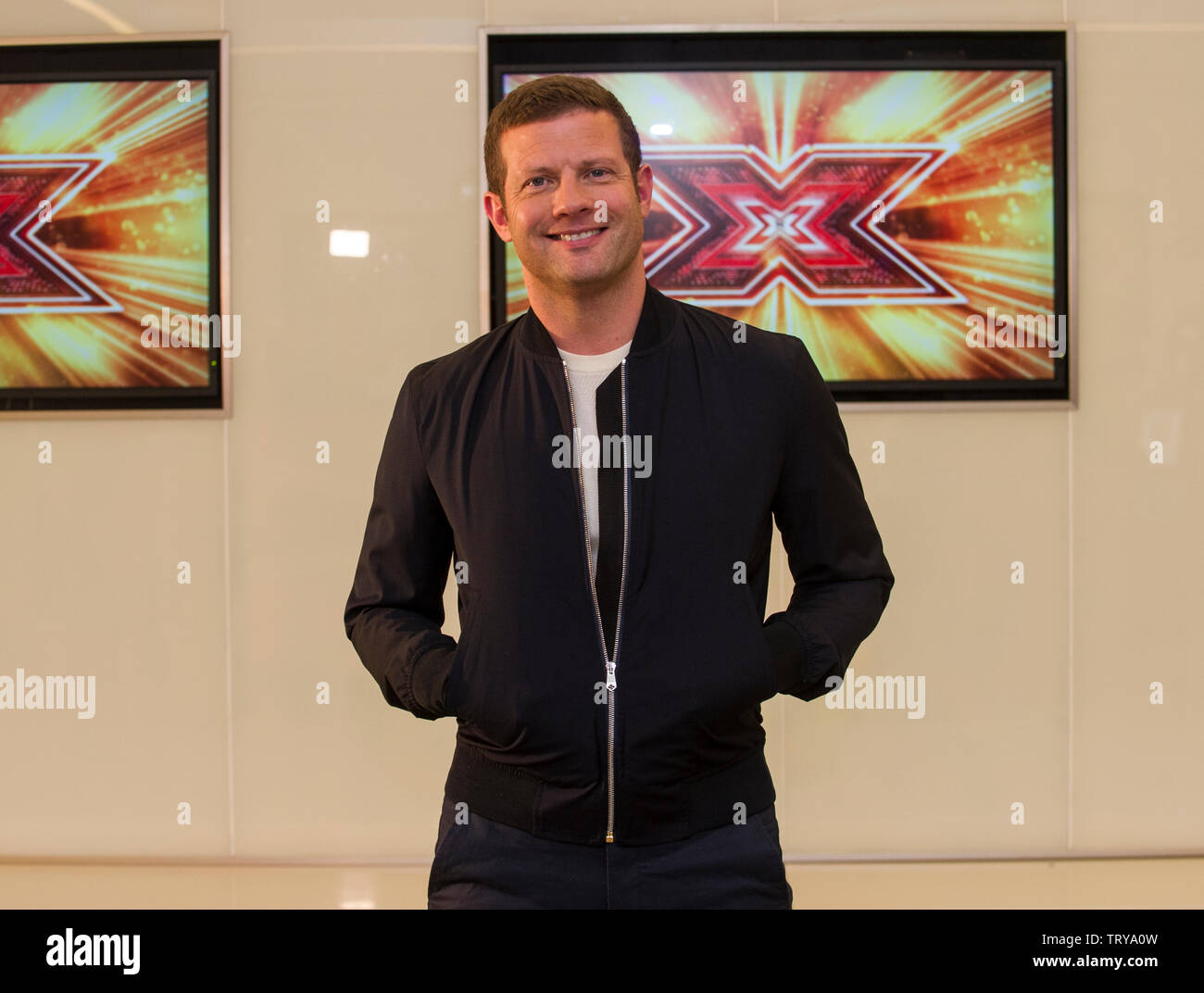 EDINBURGH, Schottland - Juni 28: Dermot O'Leary besucht die X-Factor auditions Juni 28, 2017 in Edinburgh, Schottland. (Foto von Ian Jacobs) Stockfoto