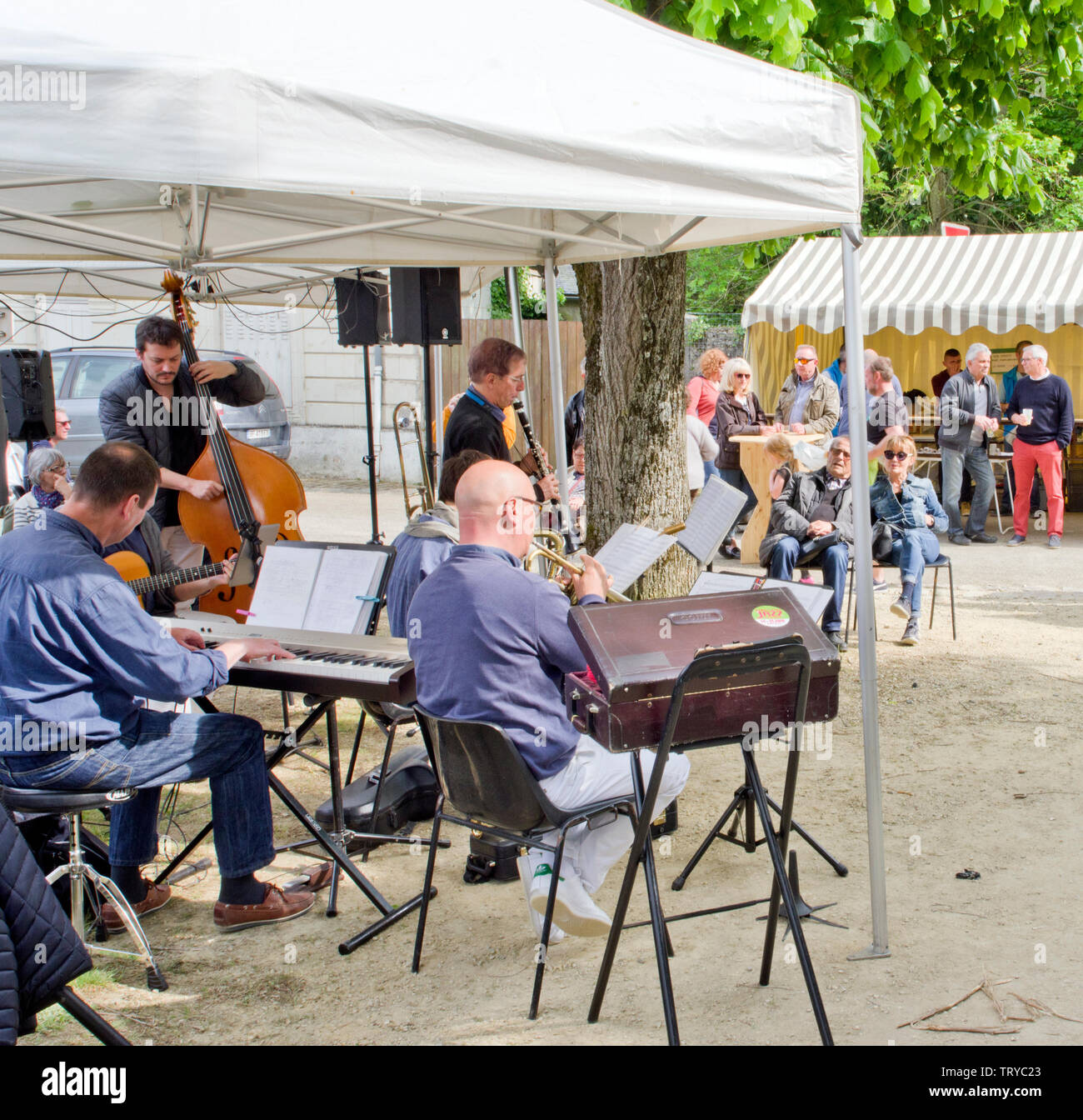 Jazz Band an einem französischen Country Fair, Cunault Stockfoto