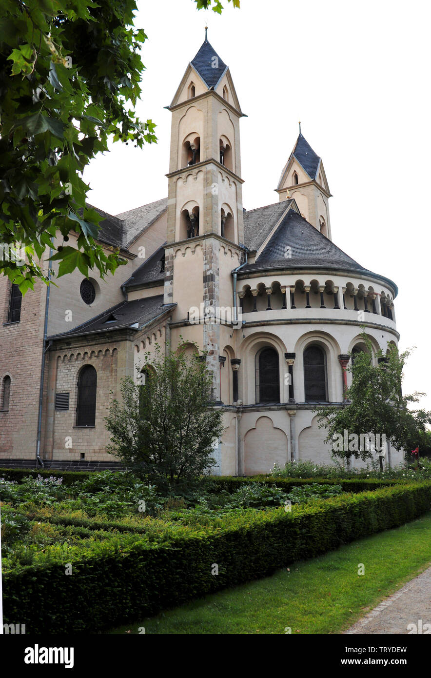 Die Basilika St. Kastor ist die älteste Kirche in Koblenz im Bundesland Rheinland-Pfalz. Es ist in der Nähe von Deutsches Eck entfernt. Stockfoto