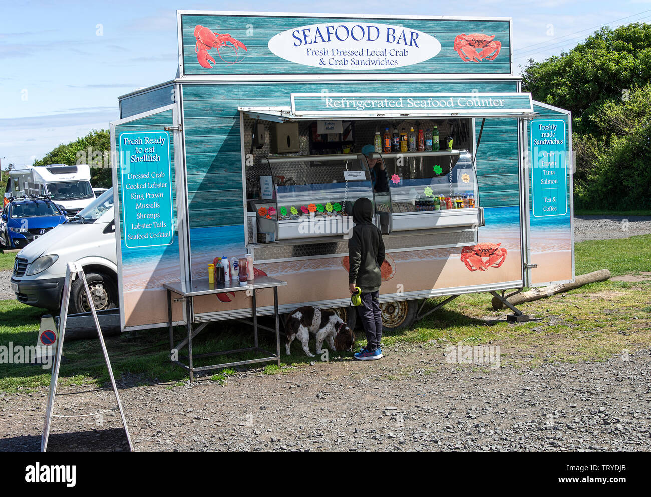 Mobile Seafood Caravan Verkauf von Fisch-Produkte und alkoholfreie Getränke auf Holy Island in Northumberland England Vereinigtes Königreich Großbritannien Stockfoto