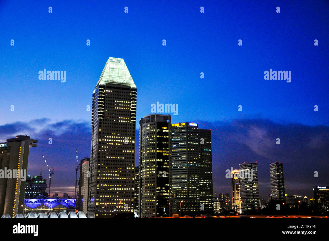 Singapur, 2. Oktober 2015. Nacht Blick auf Singapur, offiziell die Republik Singapur. Es ist eine Insel Stadtstaat in Südostasien. Stockfoto