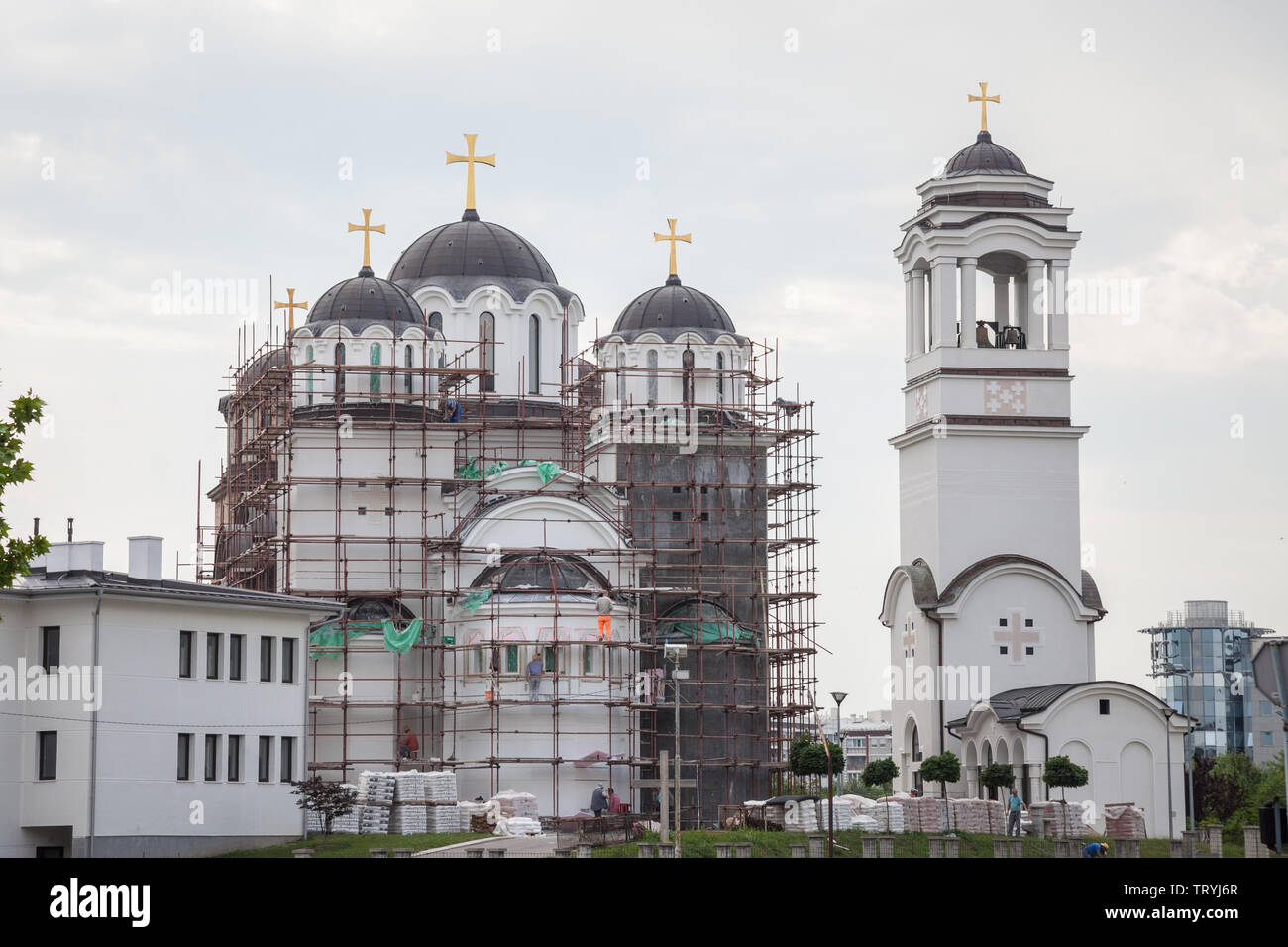 Belgrad, SERBIEN - 25. MAI 2018: Novi Beograd Orthodoxe Kirche derzeit in Bau, mit Gerüsten und Arbeiter, in Neu Belgrad, gehört. Stockfoto