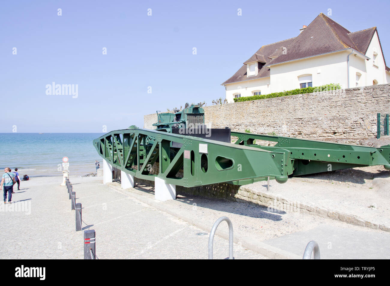 Ein Mulberry Hafenpontonkrane (Wal), Aromanches, Normandie Stockfoto