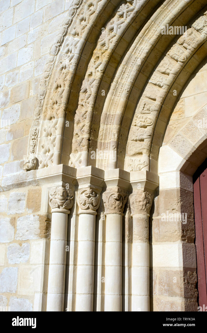 Detail der Eingang St Samson Kirche La Tranche-sur-Mer, Normandie Stockfoto