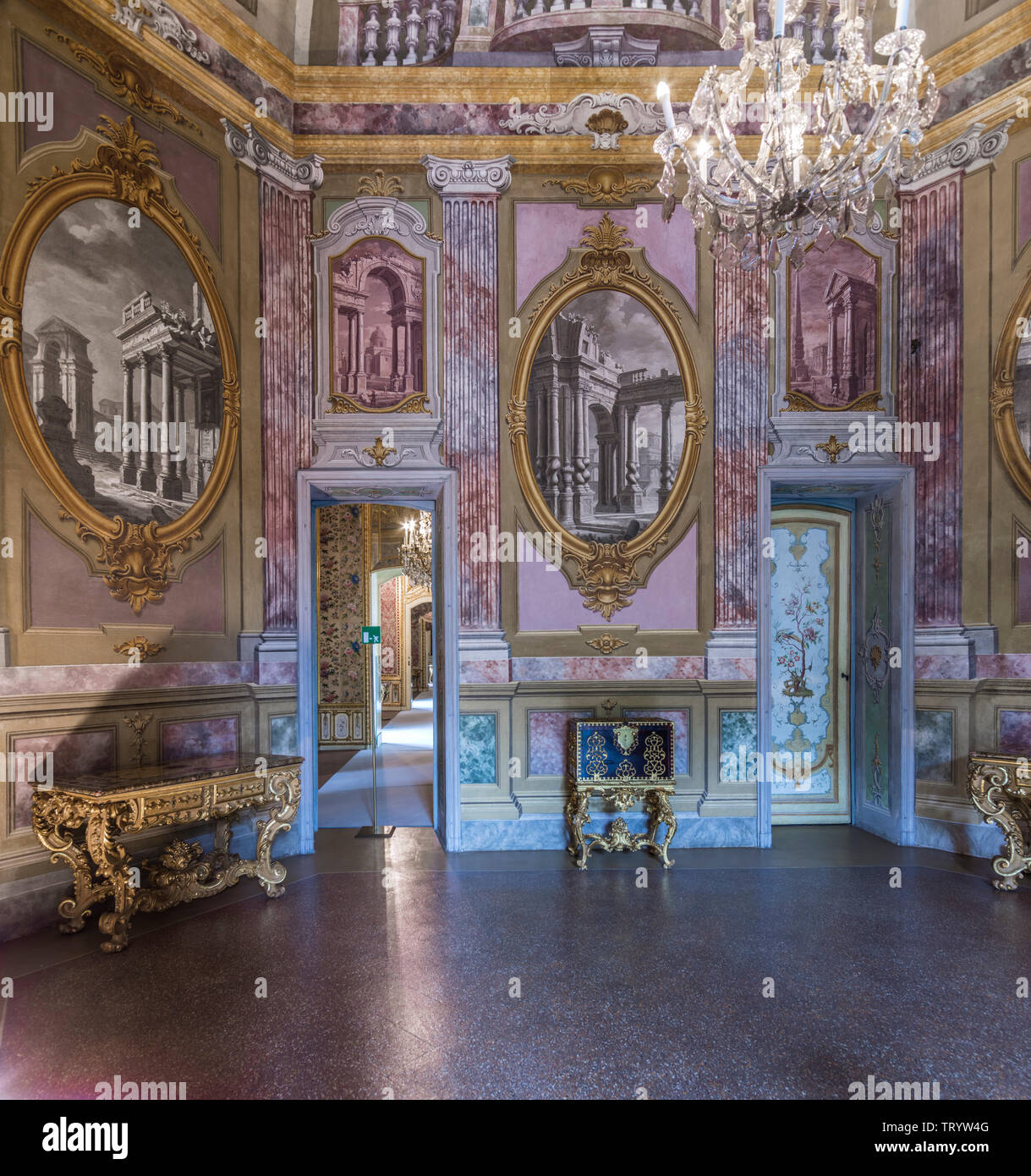 Stupinigi, Italien - 28. Mai 2019: In der Burg von Stupinigi, einem der königlichen Residenzen (Weltkulturerbe) in der Umgebung von Turin. Stockfoto