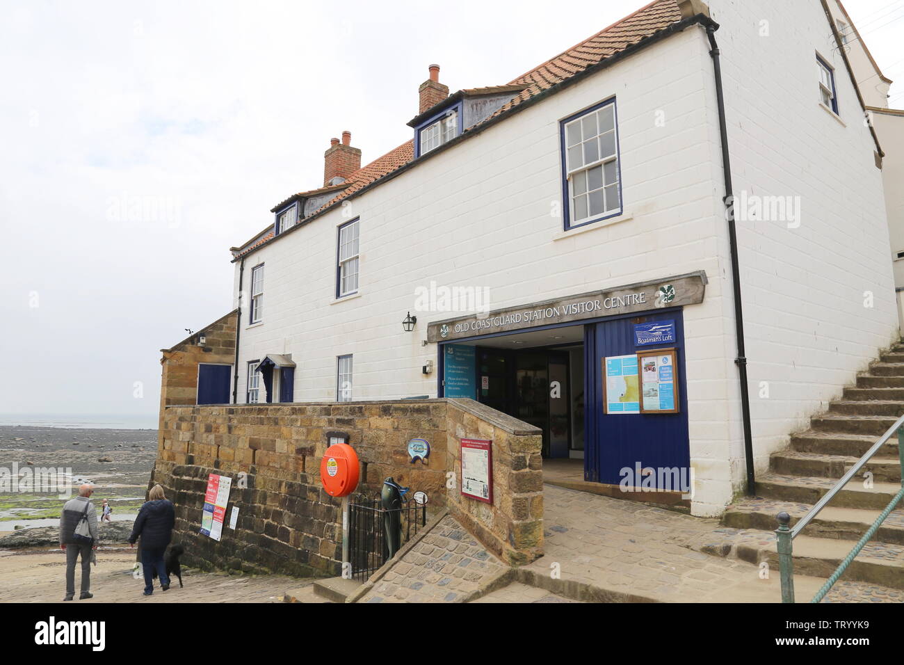 Alte Küstenwachenstation, das Dock, Robin Hood's Bay, Borough von Scarborough, North Yorkshire, England, Großbritannien, USA, UK, Europa Stockfoto