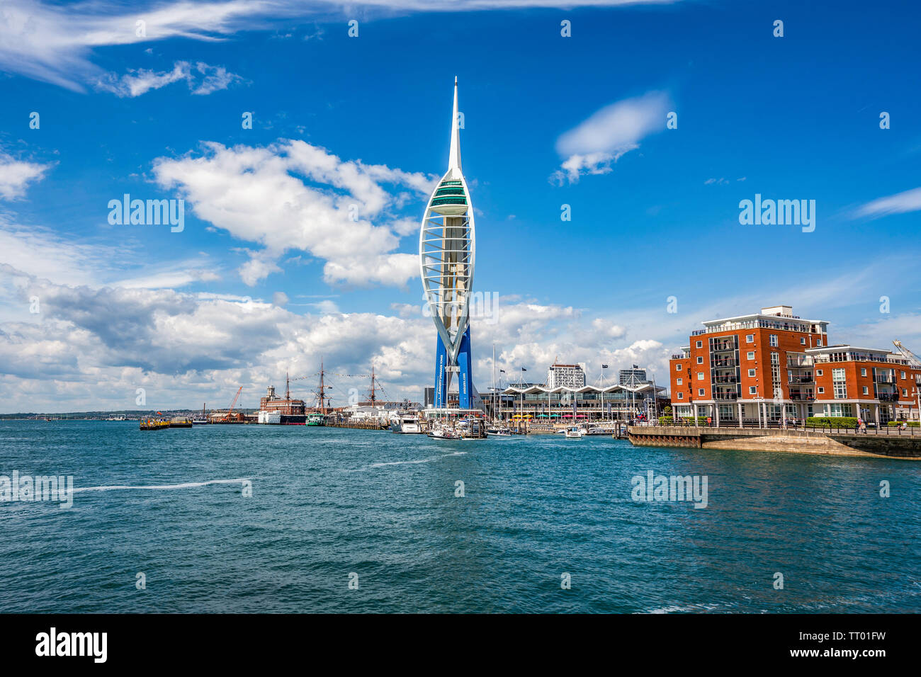 PORTSMOUTH, GROSSBRITANNIEN - Mai 25: Blick auf den berühmten Spinnaker Tower, ein Wahrzeichen Wolkenkratzer an der Küste am 25. Mai 2019 in Portsmouth Stockfoto