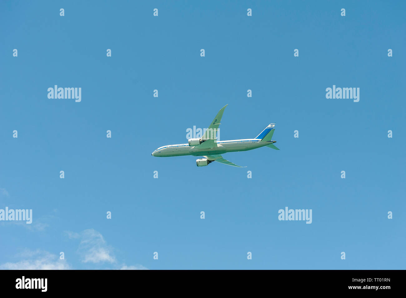 Israel, Tel Aviv-Yafo - 09. Mai 2019: Yom haatzmaout 2019 - Israels Unabhängigkeitstag 71 - Airshow: EL AL's Dreamliner Stockfoto