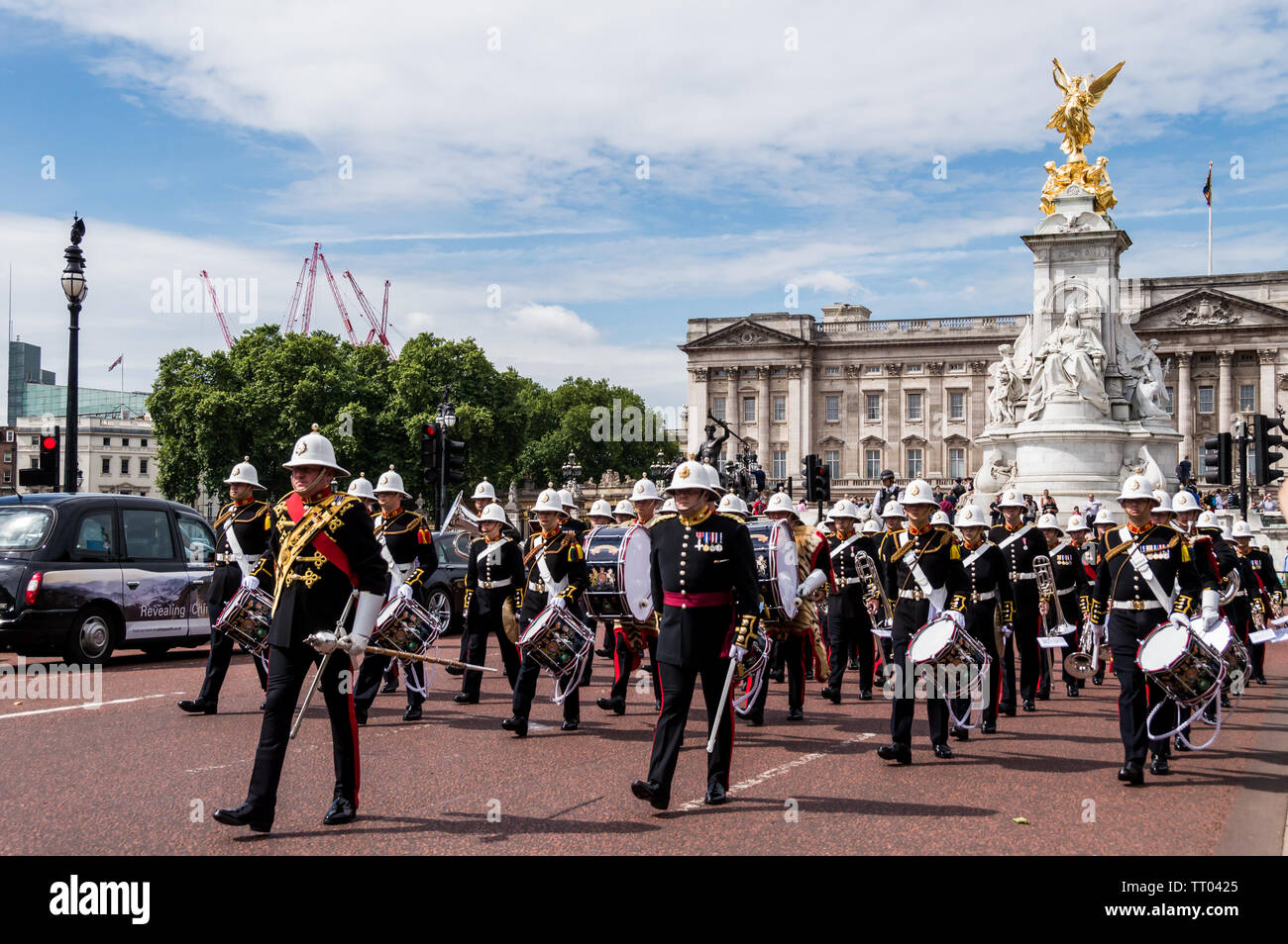 London - 8. Juli 2014: Militärische marching band, in der Nähe des Buckingham Palace Stockfoto