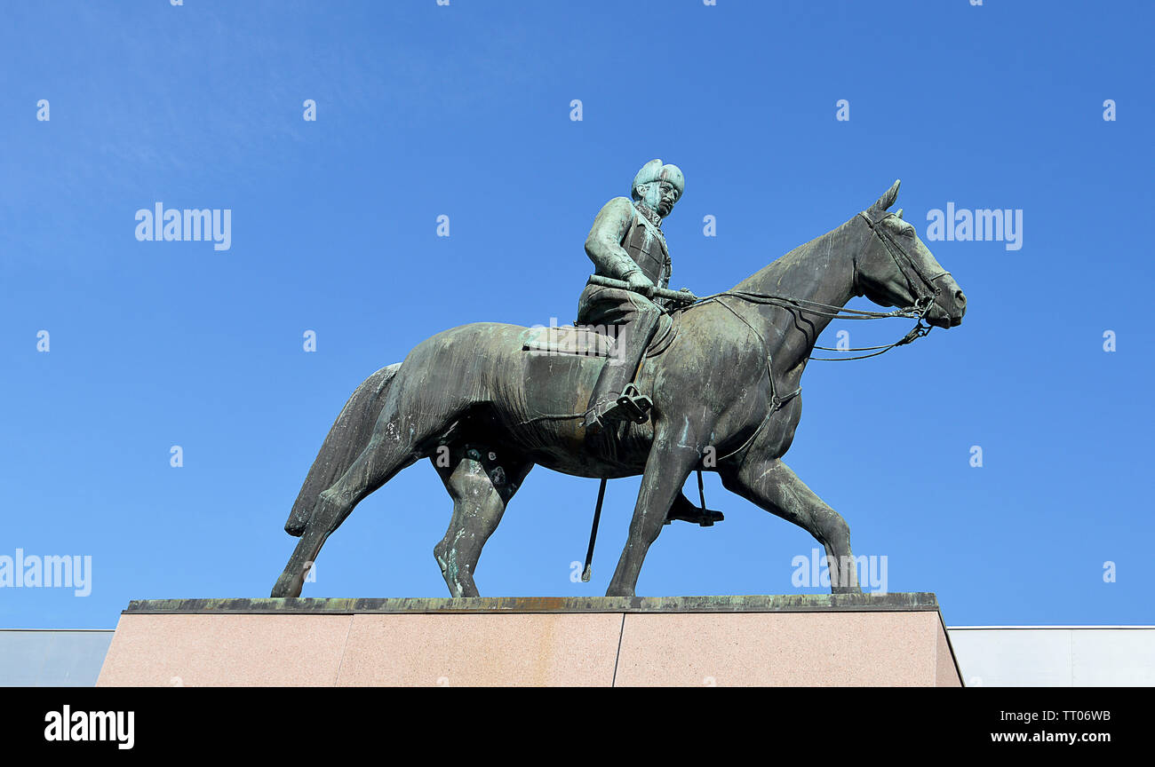 HELSINKI, Finnland - 6 April 2019: eine Reiterstatue von Marschall von Finnland, und Präsident, Carl Gustaf Emil Mannerheim, erstellt von aimo Tukiainen. Stockfoto