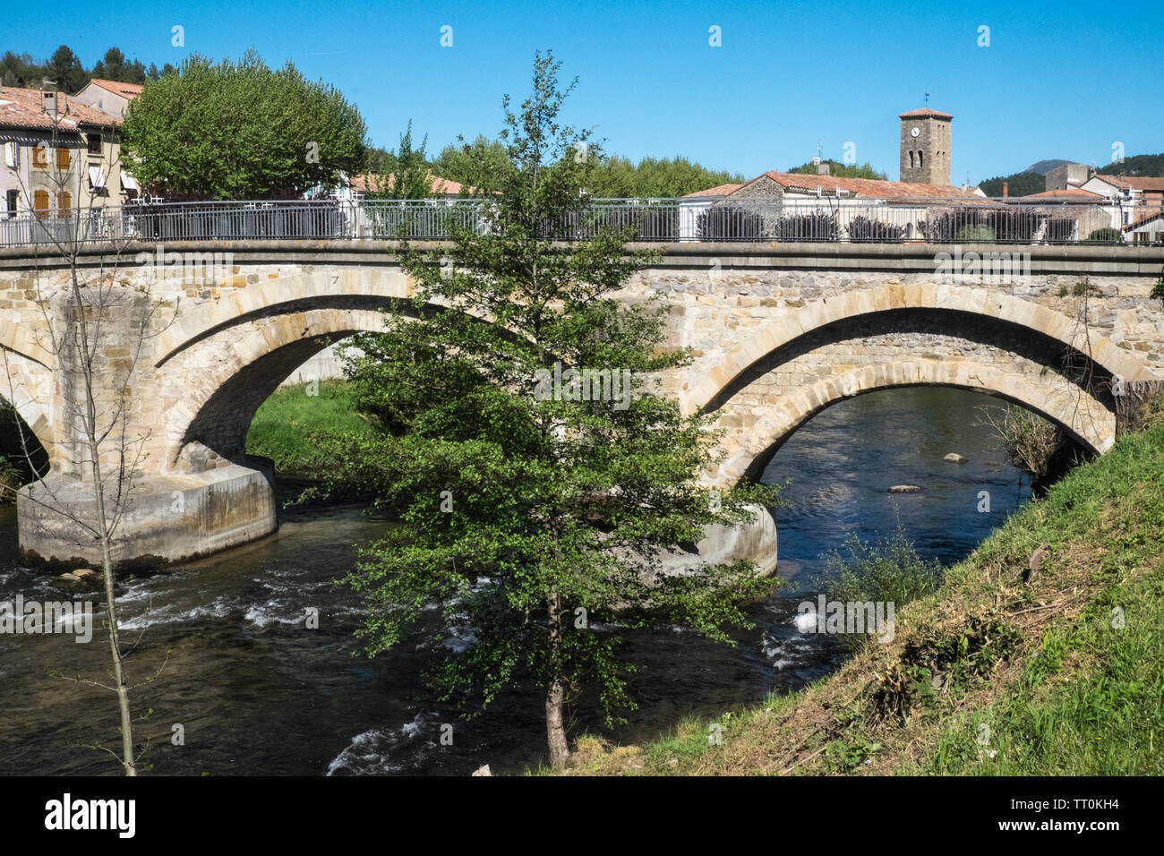 Brücke, über, Fluß Aude, in, Esperaza, Stadt, Aude, Provinz, Präfektur, Bezirk, Süden, von, Frankreich, Südfrankreich, Royal, Französisch, Europa, Europäischen, Stockfoto