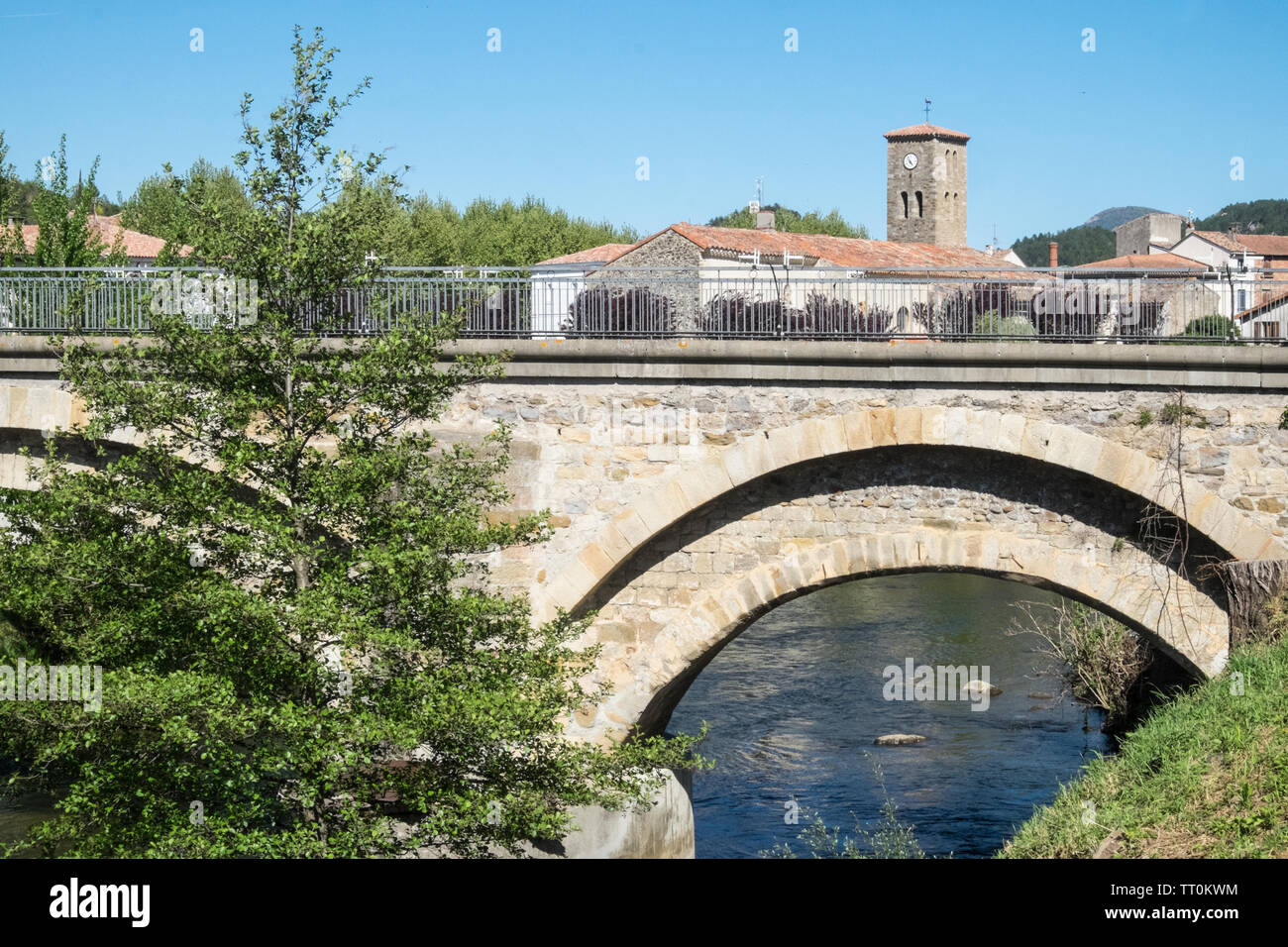Brücke, über, Fluß Aude, in, Esperaza, Stadt, Aude, Provinz, Präfektur, Bezirk, Süden, von, Frankreich, Südfrankreich, Royal, Französisch, Europa, Europäischen, Stockfoto