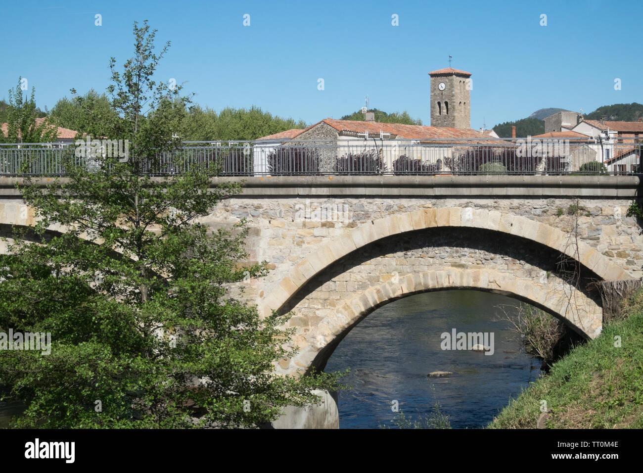 Brücke, über, Fluß Aude, in, Esperaza, Stadt, Aude, Provinz, Präfektur, Bezirk, Süden, von, Frankreich, Südfrankreich, Royal, Französisch, Europa, Europäischen, Stockfoto