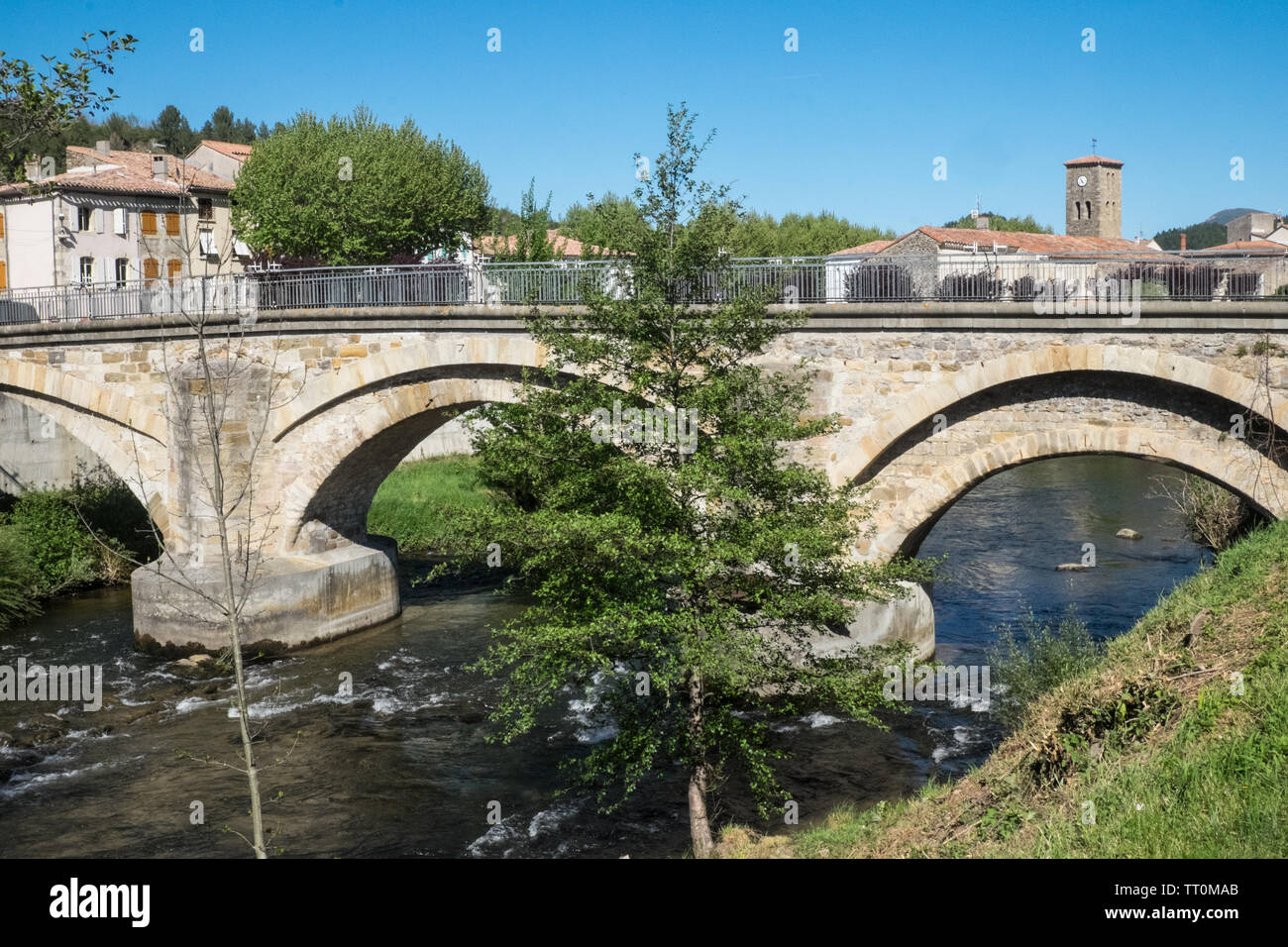 Brücke, über, Fluß Aude, in, Esperaza, Stadt, Aude, Provinz, Präfektur, Bezirk, Süden, von, Frankreich, Südfrankreich, Royal, Französisch, Europa, Europäischen, Stockfoto