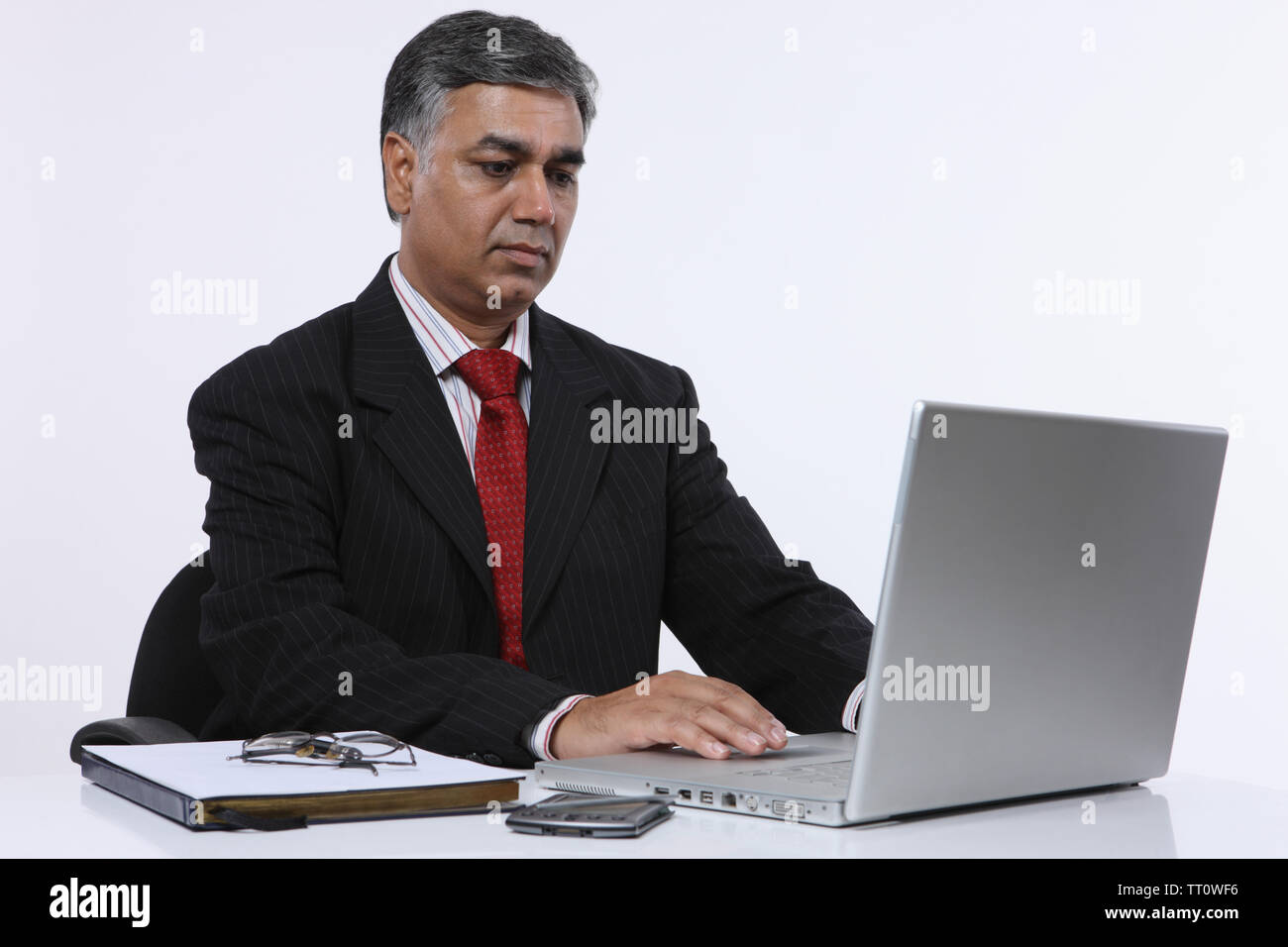 Geschäftsmann, arbeiten auf einem laptop Stockfoto