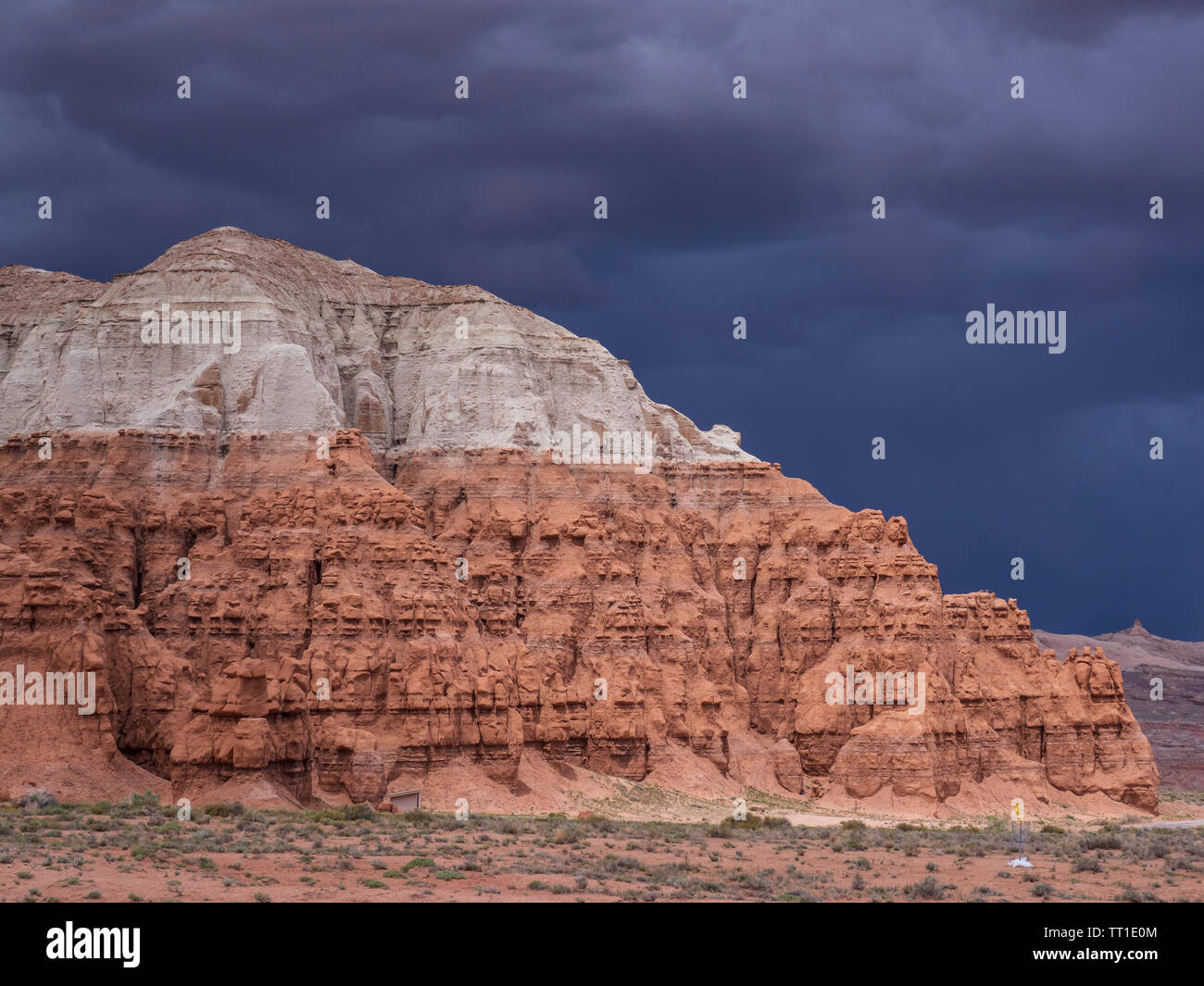 Sturm hinter Wild Horse Butte, Goblin Valley State Park, Hanksville, Utah. Stockfoto