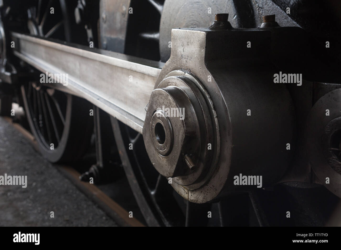 Close-up Detail der Eisenbahn Dampflok metall Rad und der Kolben Pleuel am  'Ende' der großen Mechanismus Didcot Railway Centre, Oxfordshire UK Kurbel  Stockfotografie - Alamy