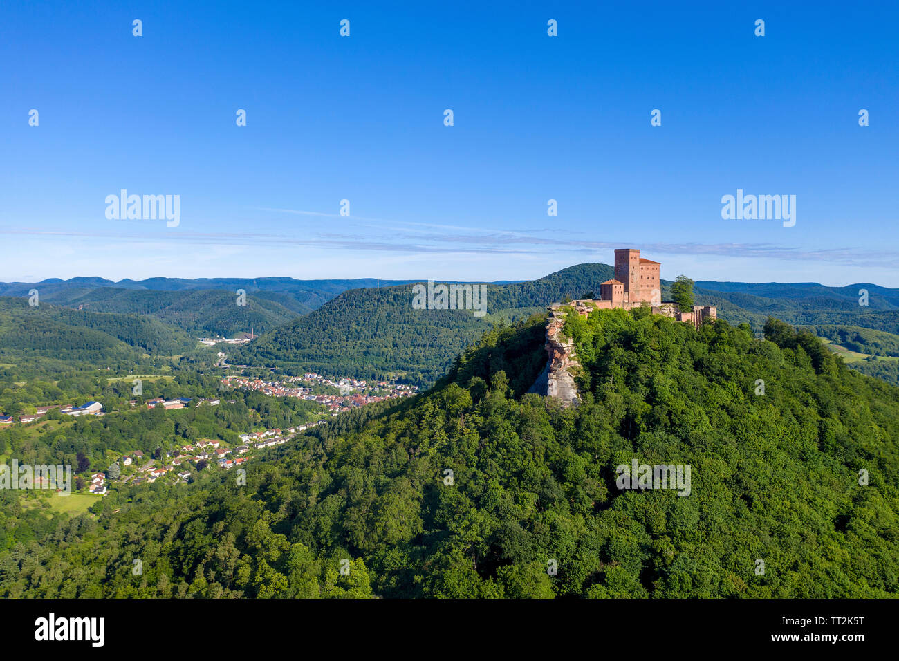 Luftaufnahme der Kaiserburg Trifels, wo Richard Löwenherz gefangen gehalten wurde, Annweiler am Trifels, Rheinland-Pfalz, Deutschland Stockfoto