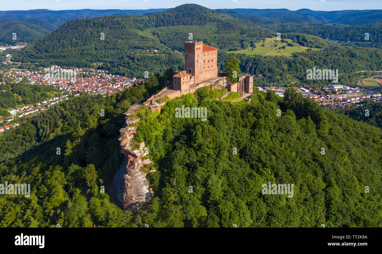 Luftaufnahme der Kaiserburg Trifels, wo Richard Löwenherz gefangen gehalten wurde, Annweiler am Trifels, Rheinland-Pfalz, Deutschland Stockfoto
