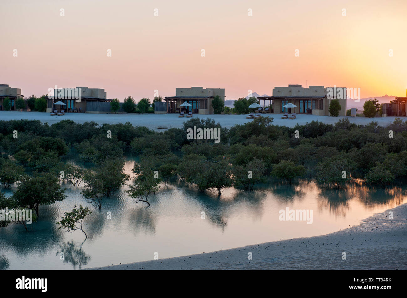 Die Villen im Anantara Al Yamm Villa Resort auf Sir Bani Yas, einer Insel im Persischen Golf, Vereinigte Arabische Emirate. Stockfoto