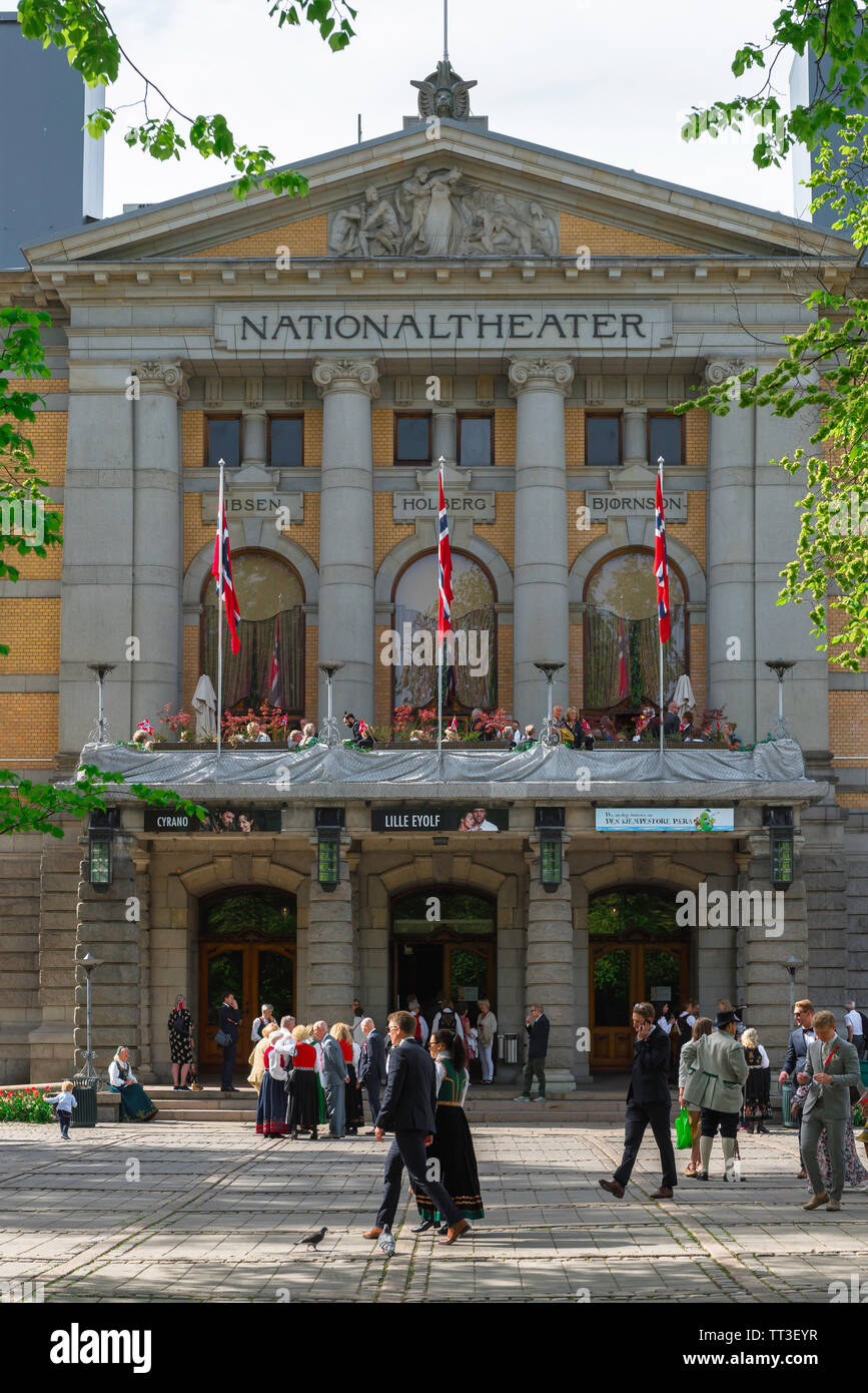 Theater Oslo, Blick auf den Eingang zum National Theater Gebäude im Zentrum von Oslo, Norwegen. Stockfoto