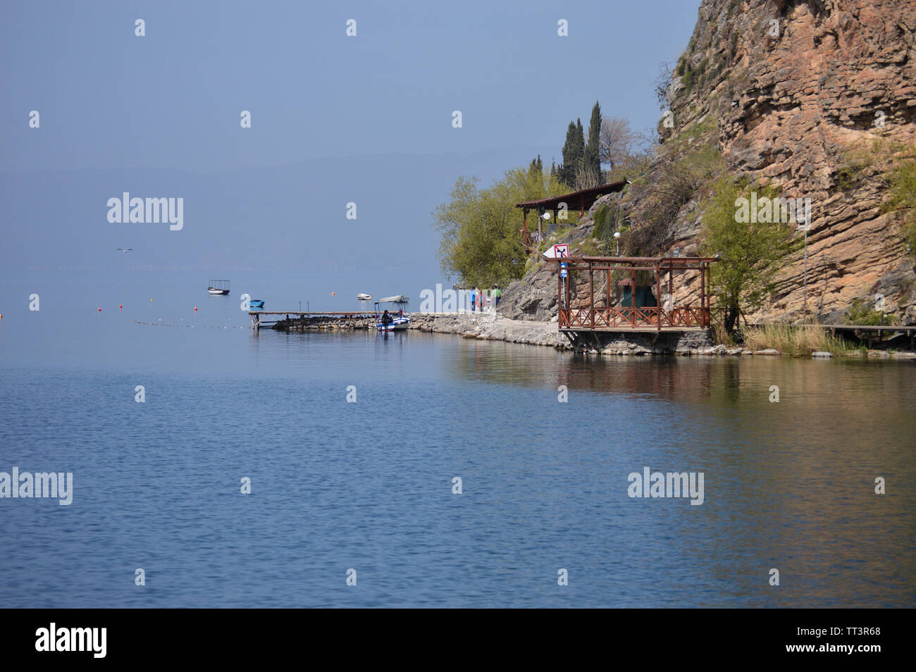 Lake Shore mit Laufsteg, in Ohrid, Mazedonien Stockfoto