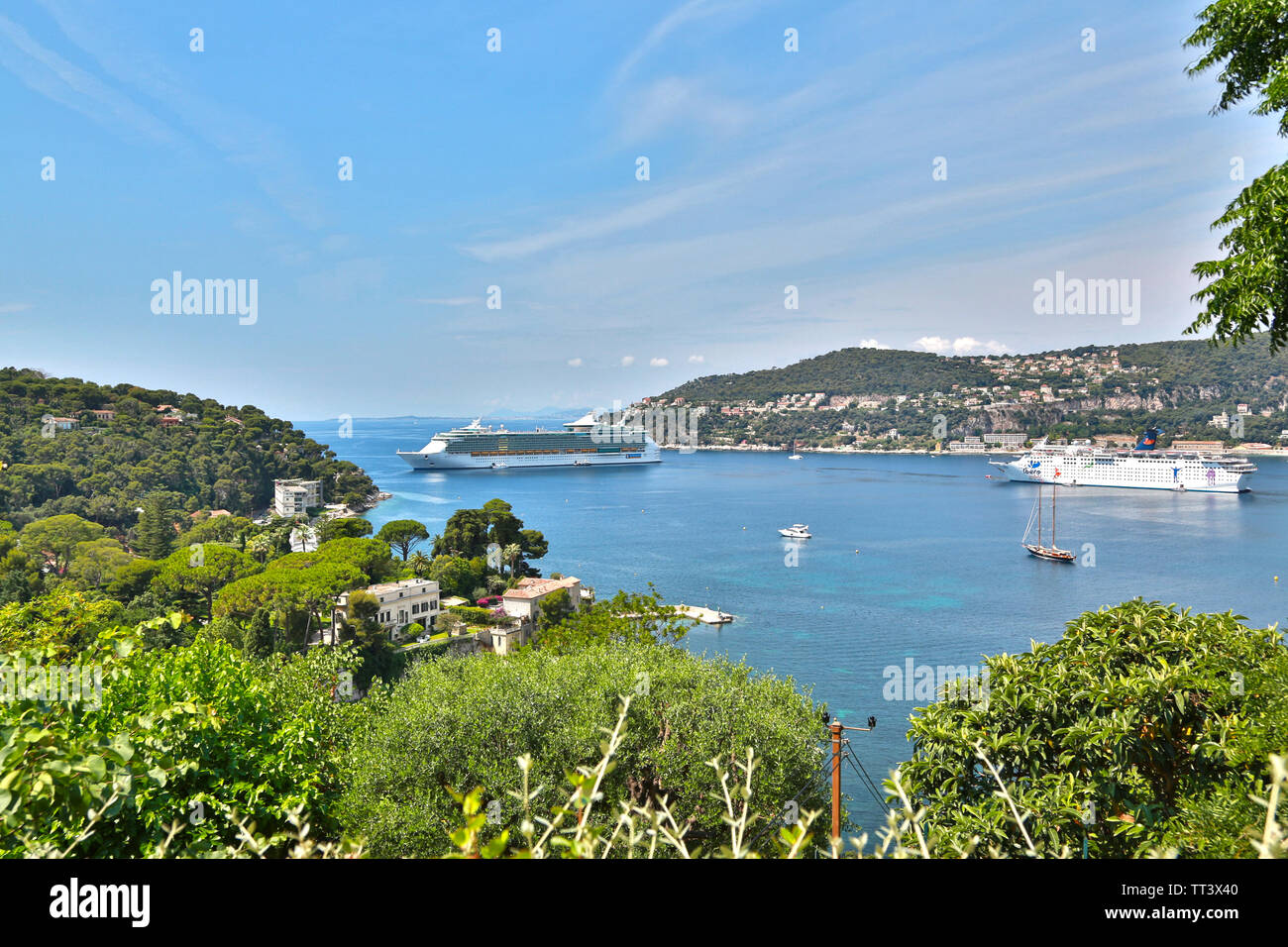 Nizza, Frankreich - 17. Juni 2014: eine Kreuzfahrt, Mittelmeer, Ansicht von Saint-Jean-Cap-Ferrat Stockfoto