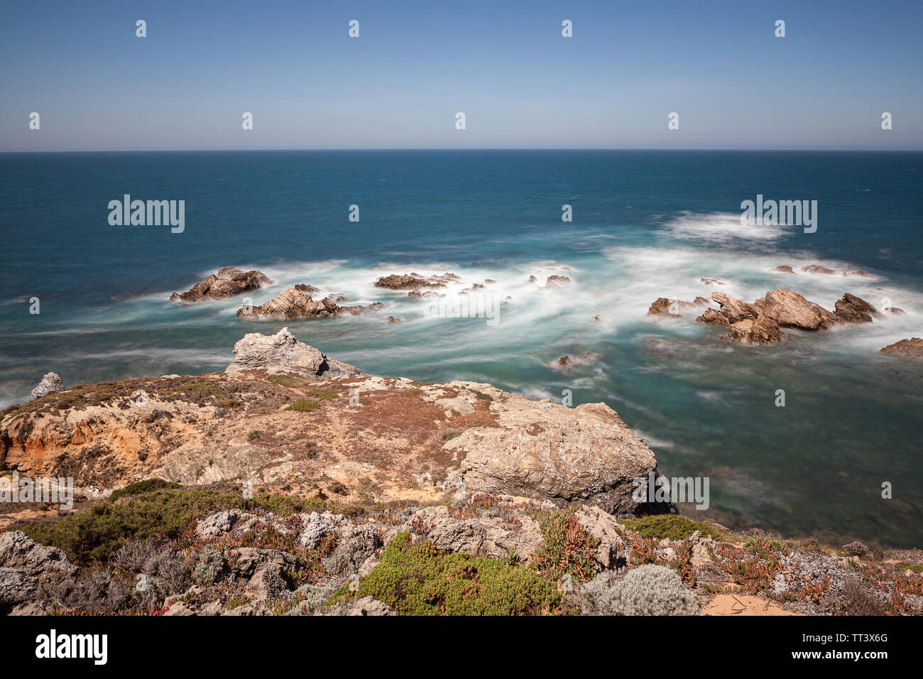 Der Fischer Route an der Costa Vicentina, im Südwesten von Portugal, ist durch seine Felsformationen und kristallklaren Strände geprägt. Stockfoto