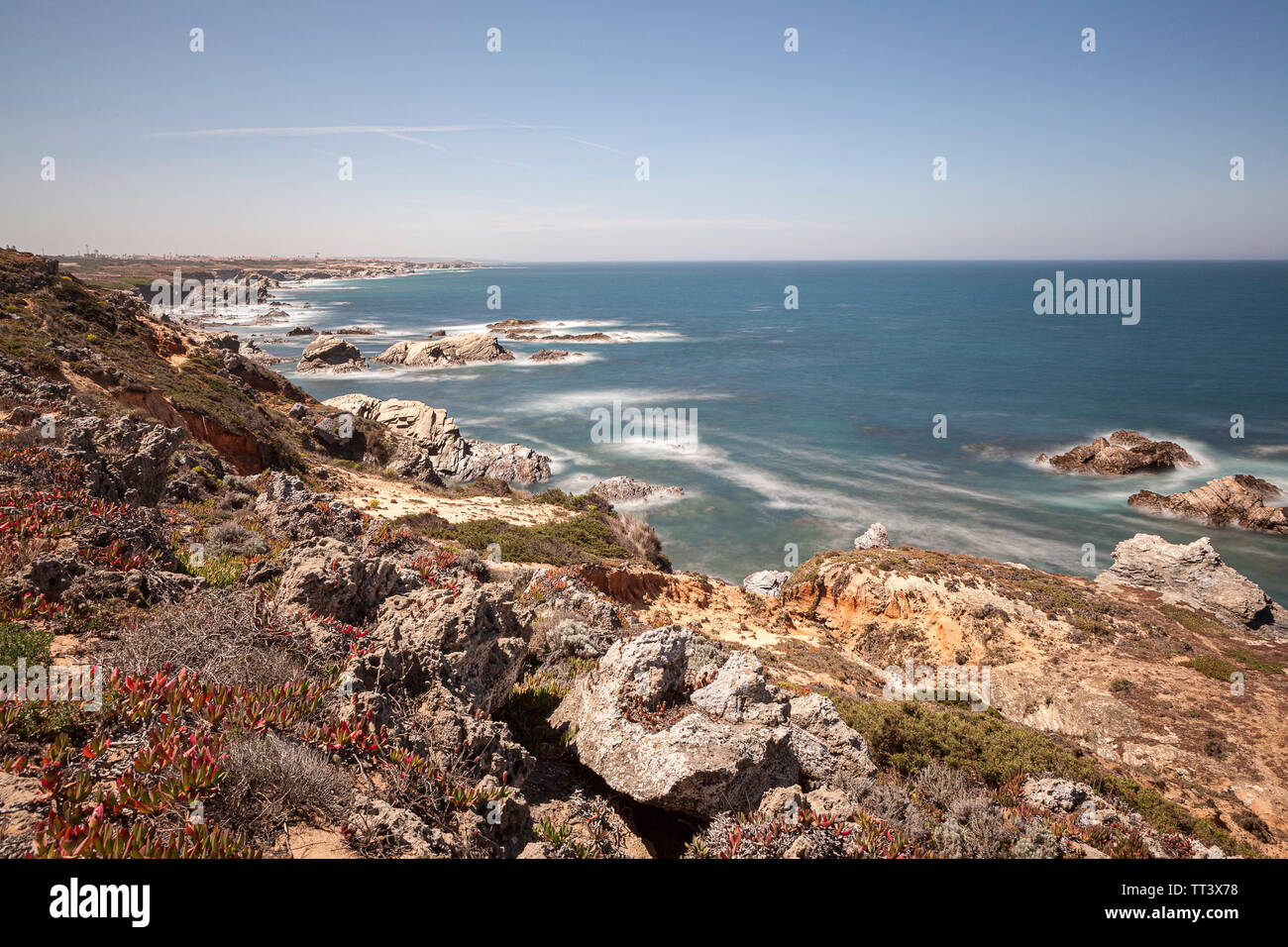 Der Fischer Route an der Costa Vicentina, im Südwesten von Portugal, ist durch seine Felsformationen und kristallklaren Strände geprägt. Stockfoto