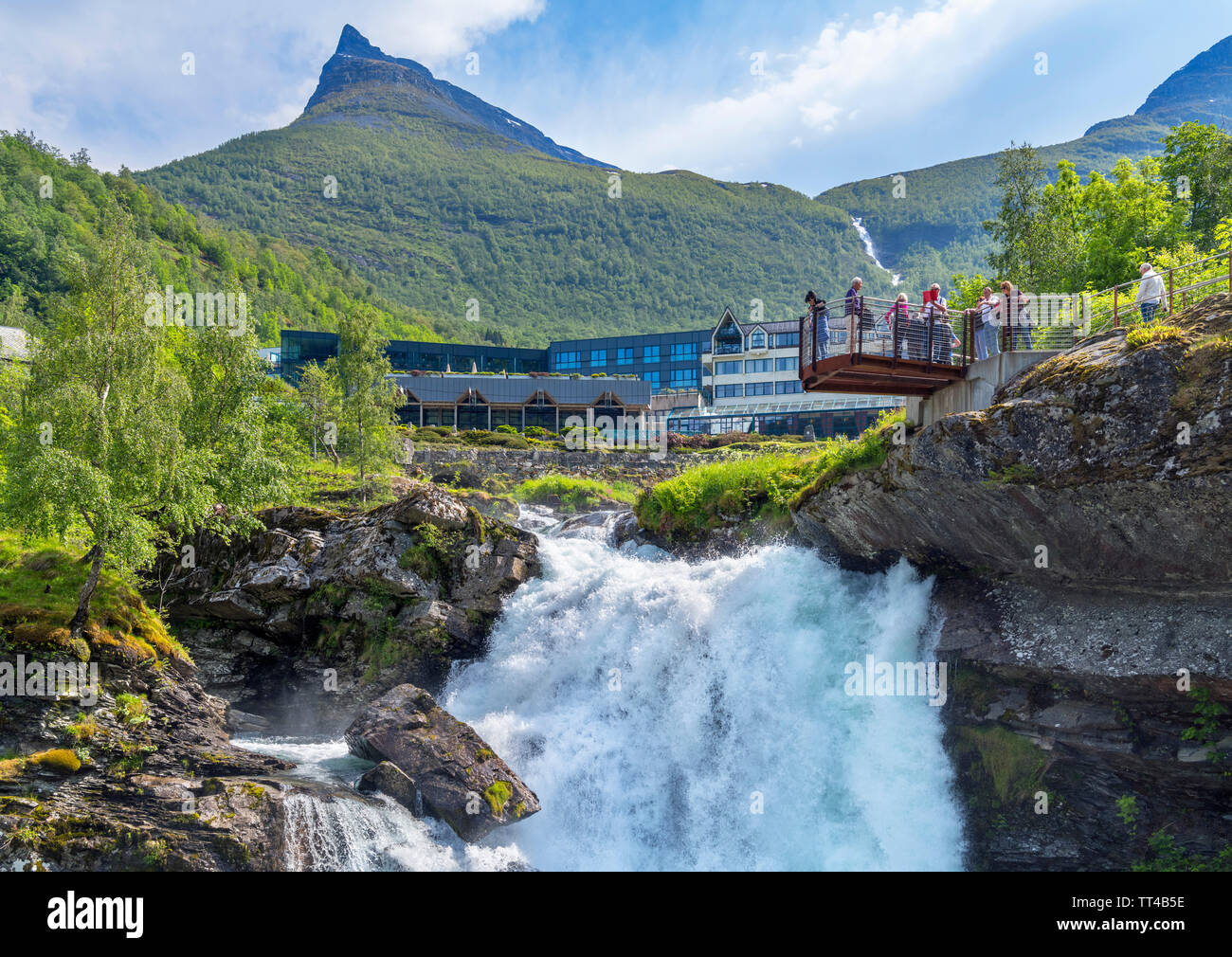 Die Storfossen Wasserfall zum Hotel Union, Geiranger, Møre og Romsdal, Sunnmøre, Norwegen suchen Stockfoto