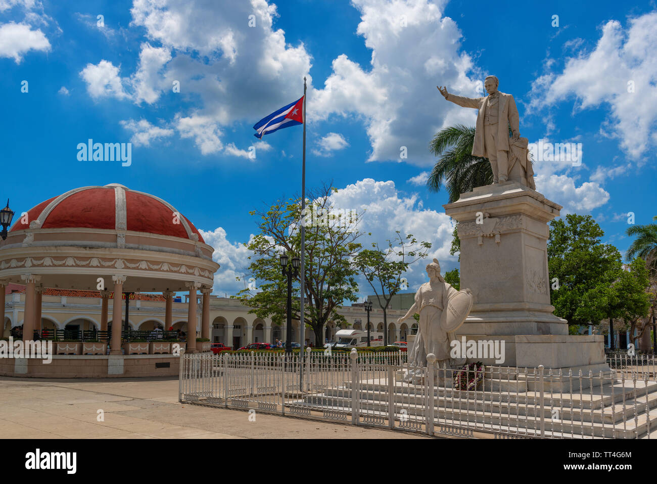 Jose Marti Monument, das sich in der Main Plaza im Zentrum der Stadt Cienfuegos, Kuba, Karibik Stockfoto