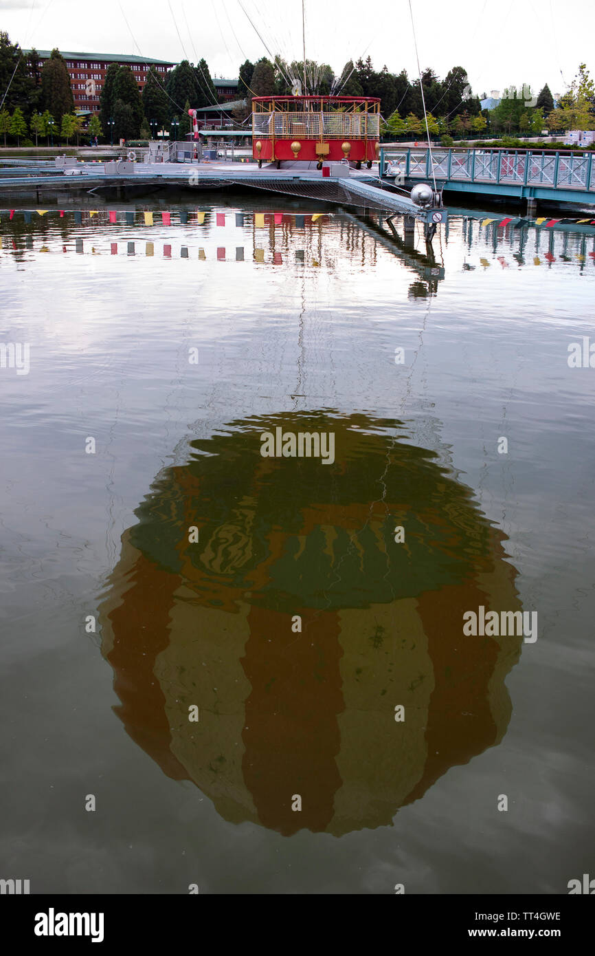 Ein Ballon Attraktion im Disney Village. Lewis Mitchell Stockfoto