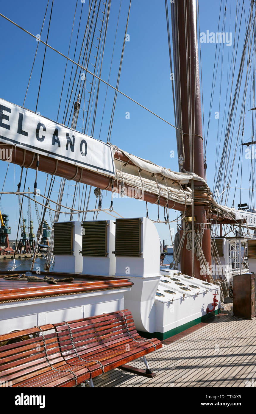 Stettin, Polen - 13. Juni, 2019: Deck der spanischen Marine Segeln Schulschiff Juan Sebastian de Elcano in Stettin günstig. Stockfoto