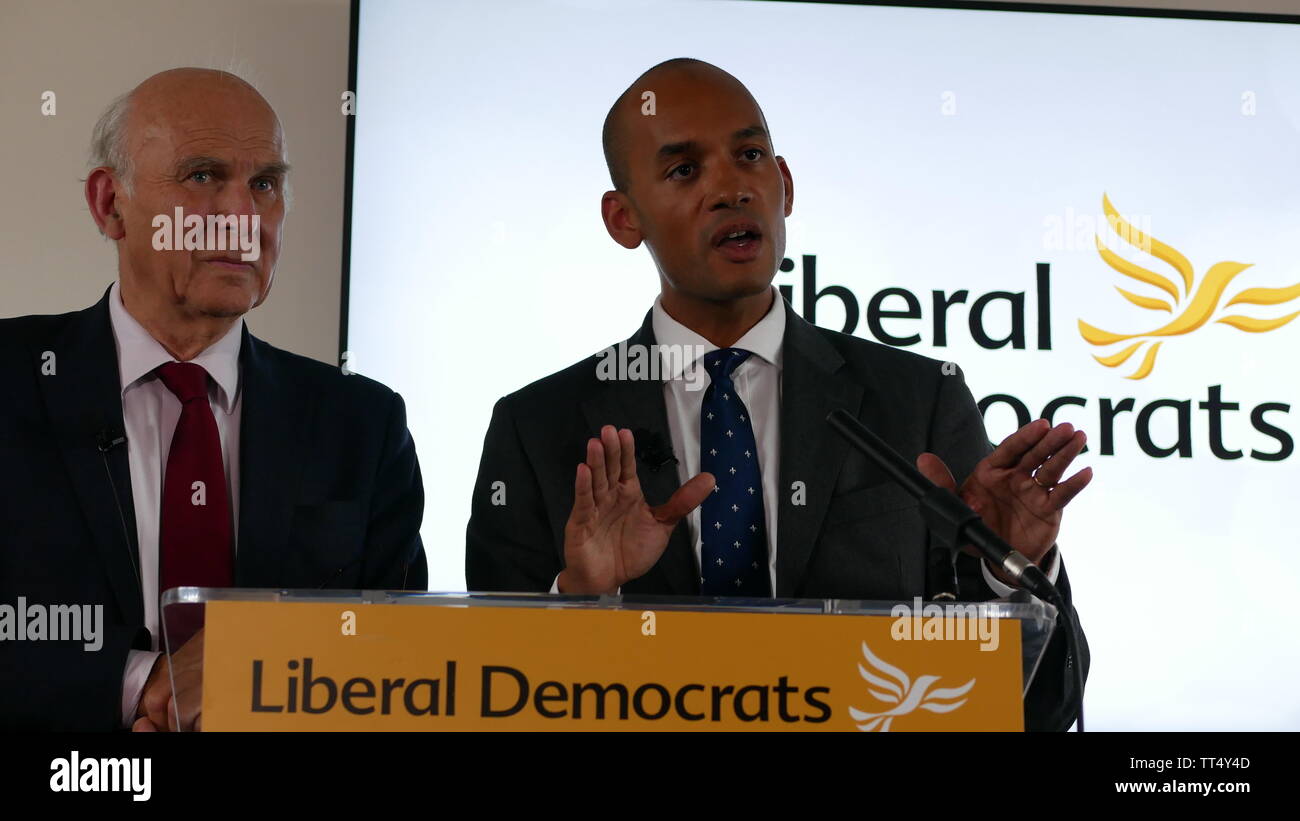 Vince Cable und Siobhan Benita Willkommen ehemalige Arbeits- und Ändern UK MP Chuka Umunna wie er Mängel der Liberaldemokraten (Lib Dems) Stockfoto