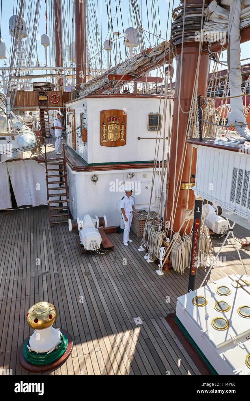 Stettin, Polen - 13. Juni, 2019: Deck der spanischen Marine Segeln Schulschiff Juan Sebastian de Elcano in Stettin günstig. Stockfoto