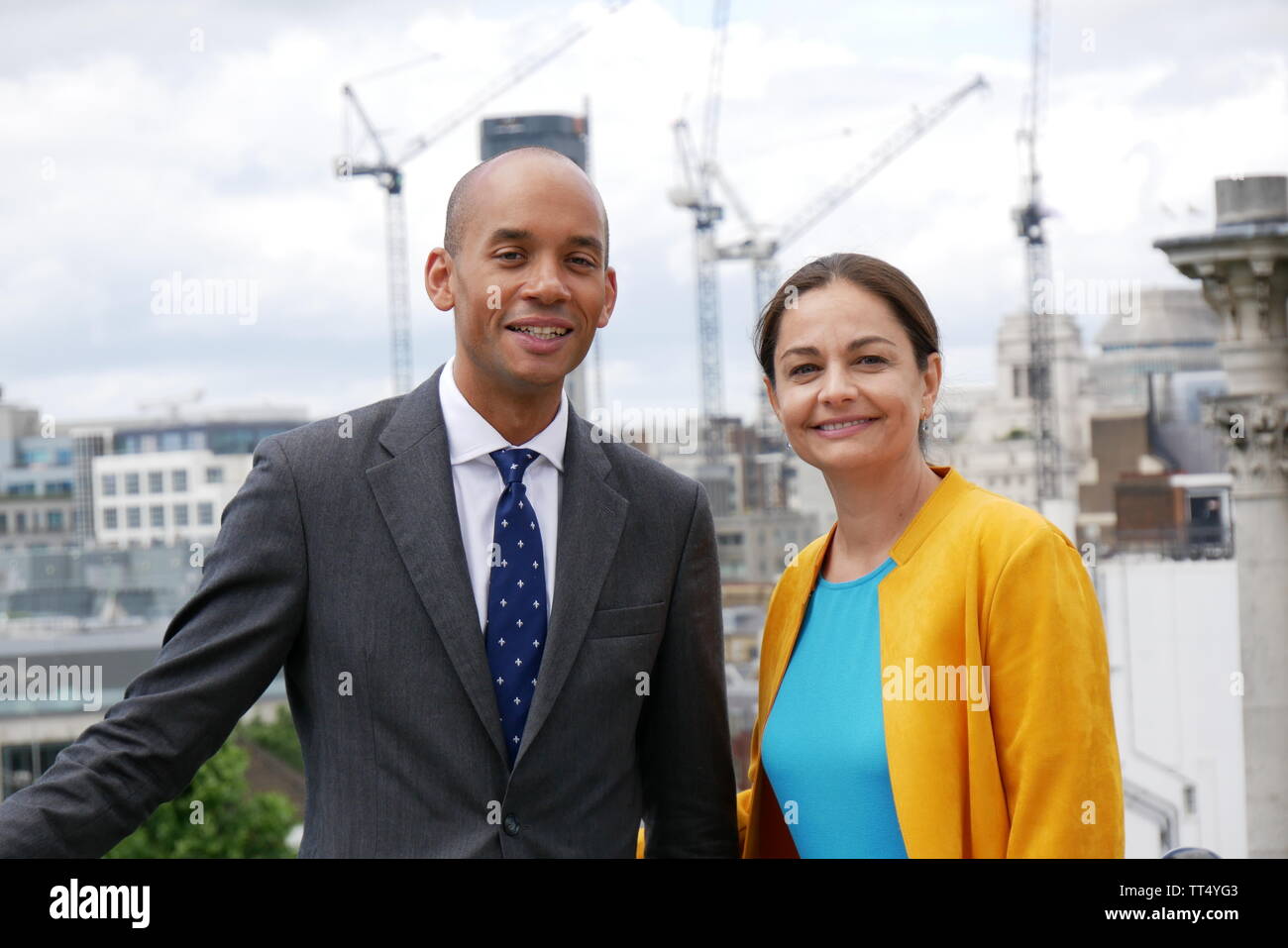 Chuka Umunna (ehemalige Arbeits- und Ändern UK MP, jetzt Bibliothek Dem MP) und Siobhan Benita (Bibliothek Dem Londoner Bürgermeisterkandidat) im Jahr 2019 als Chuka Mängel. Stockfoto