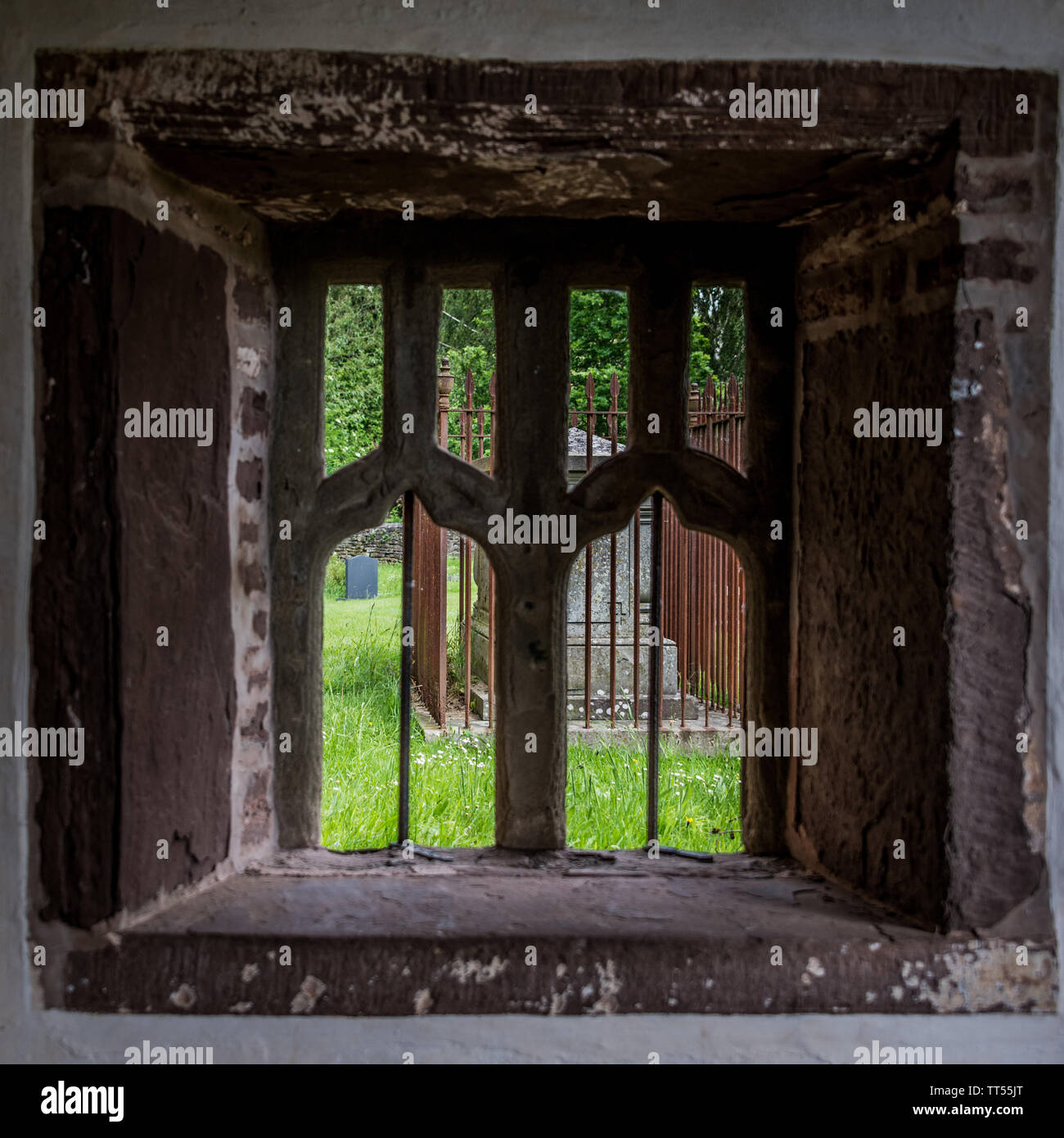 Stein Fenster Skenfrith Kirche, Monmouthshire Stockfoto