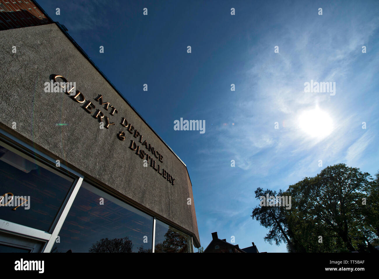 UNITED STATES - Juni 27, 2016: Mt. Defiance Cidery & Brennerei in Middleburg Virginia ist bekannt für seine hohe ruhig rum und Absinth Produkte bekannt. Stockfoto