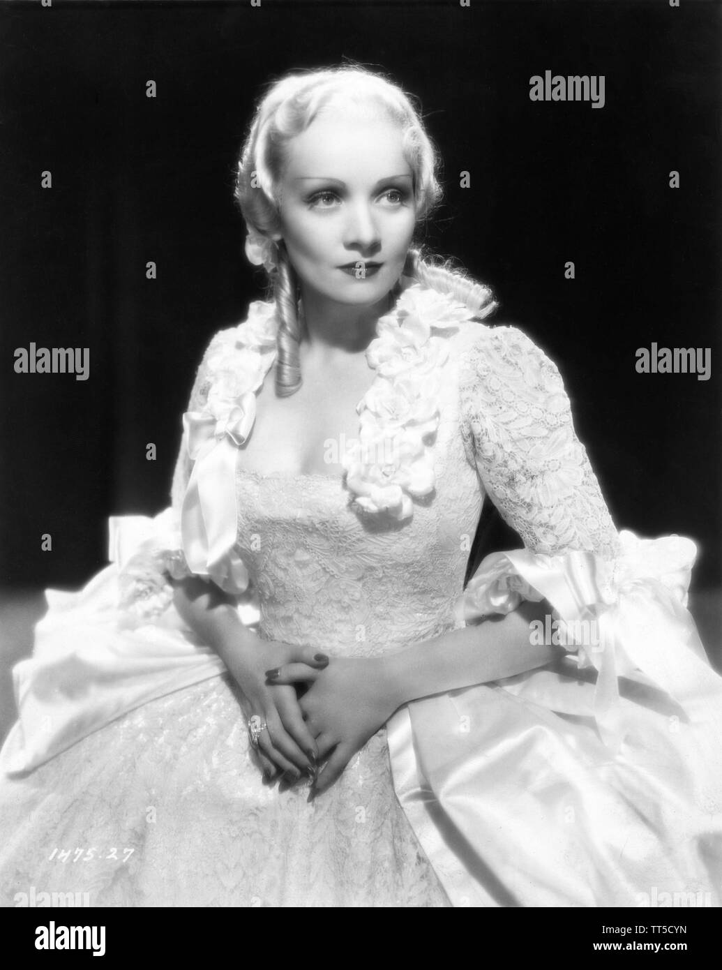 MARLENE DIETRICH als Katharina die Große von Russland in die SCHARLACHROTE KAISERIN Regisseur Josef von Sternberg 1934 Paramount Pictures Stockfoto